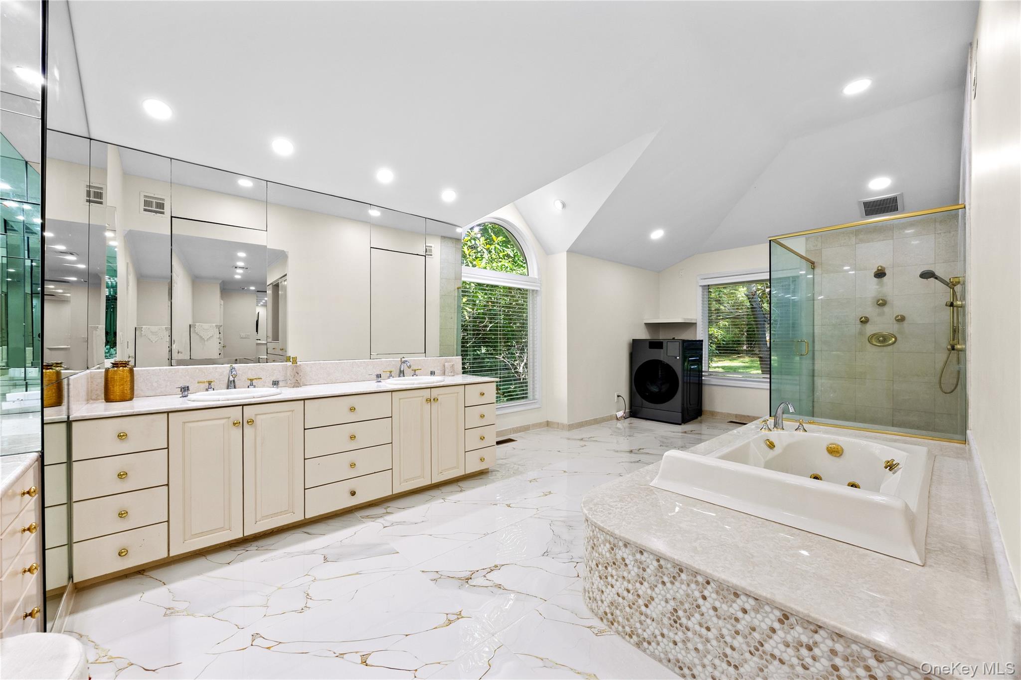 249 Glen Cove Road Property Photo 19