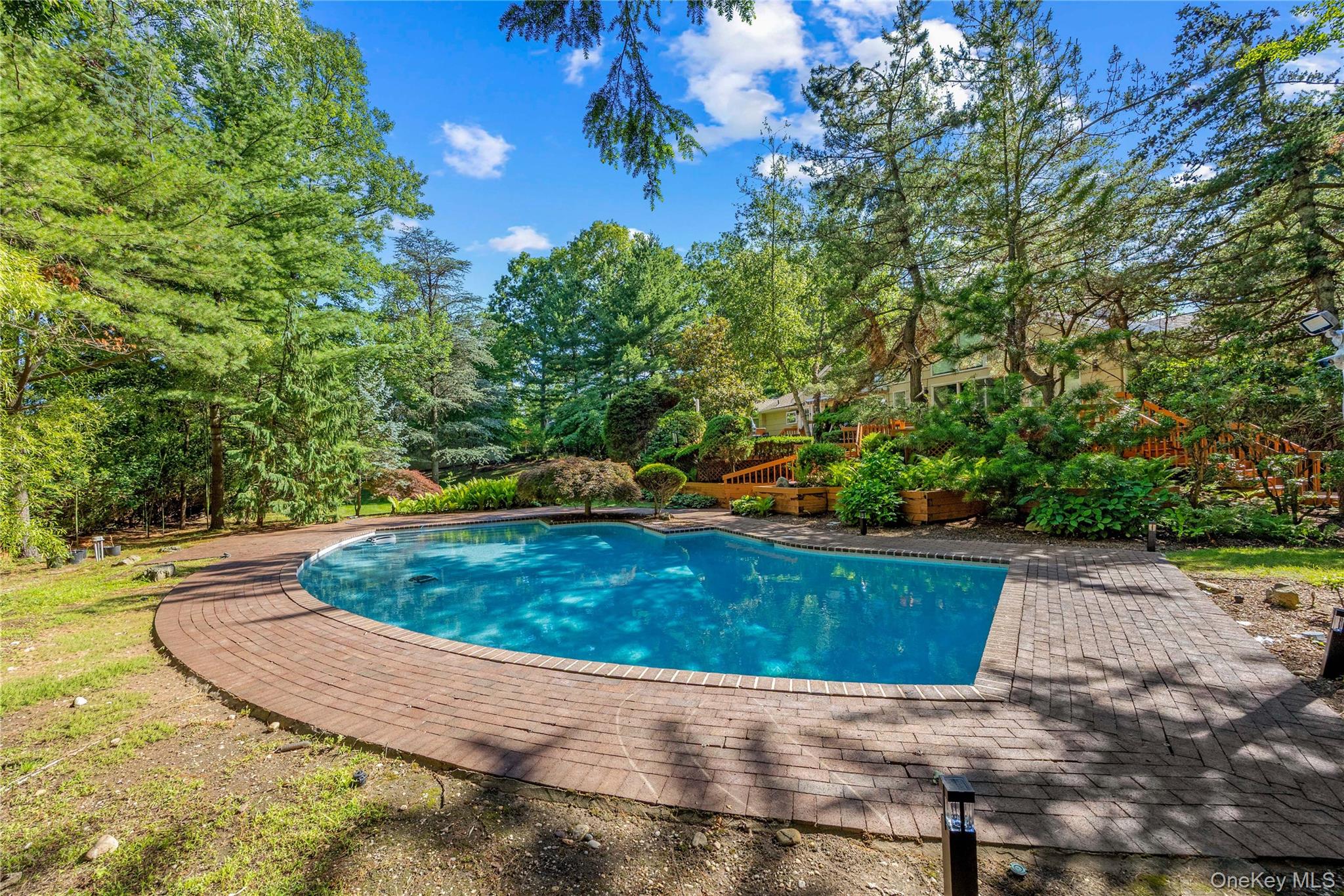 249 Glen Cove Road Property Photo 32