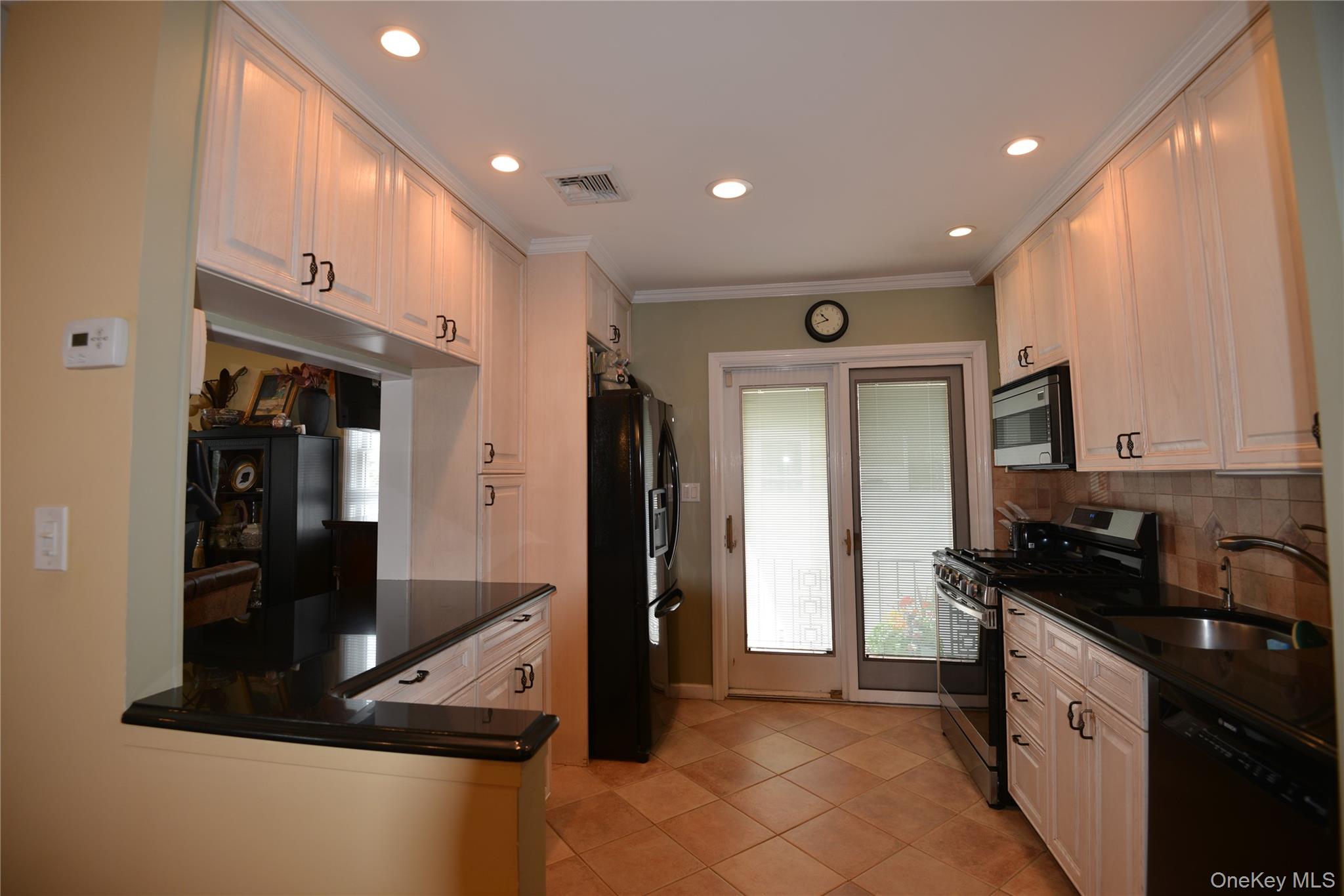 2698 Rosebud Avenue Property Photo 10