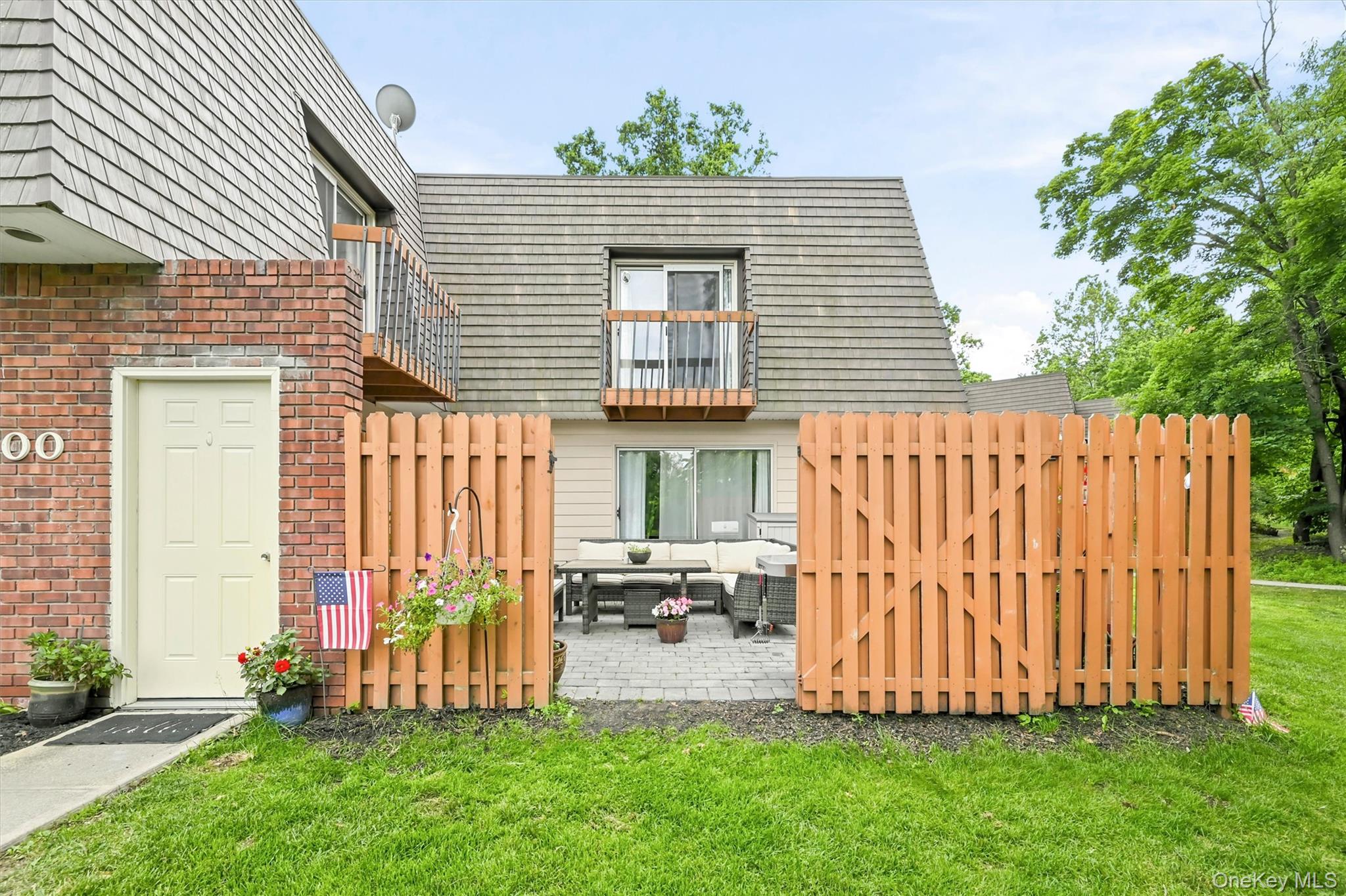 100 Laudaten Way Property Photo 2