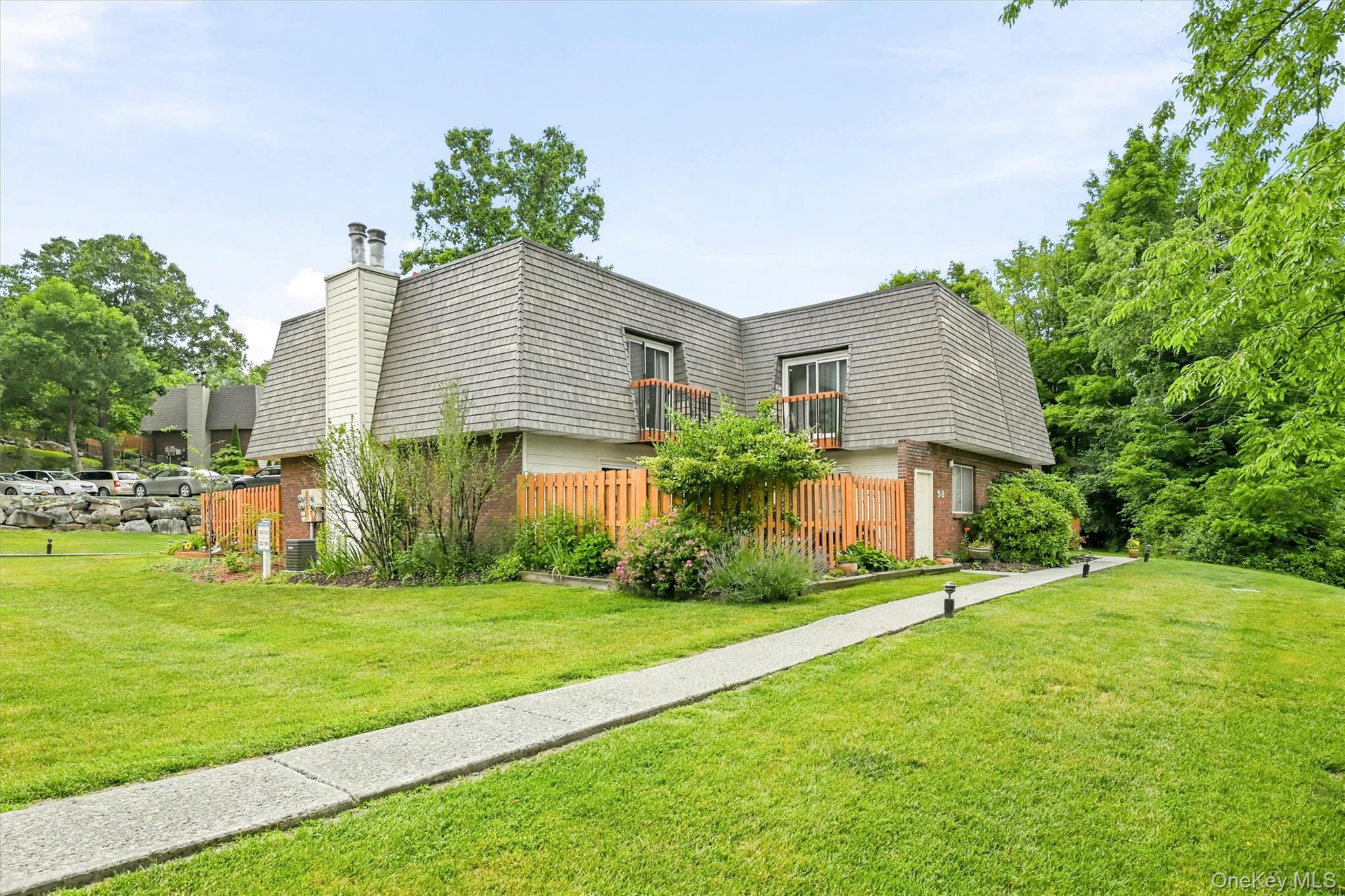 100 Laudaten Way Property Photo 3