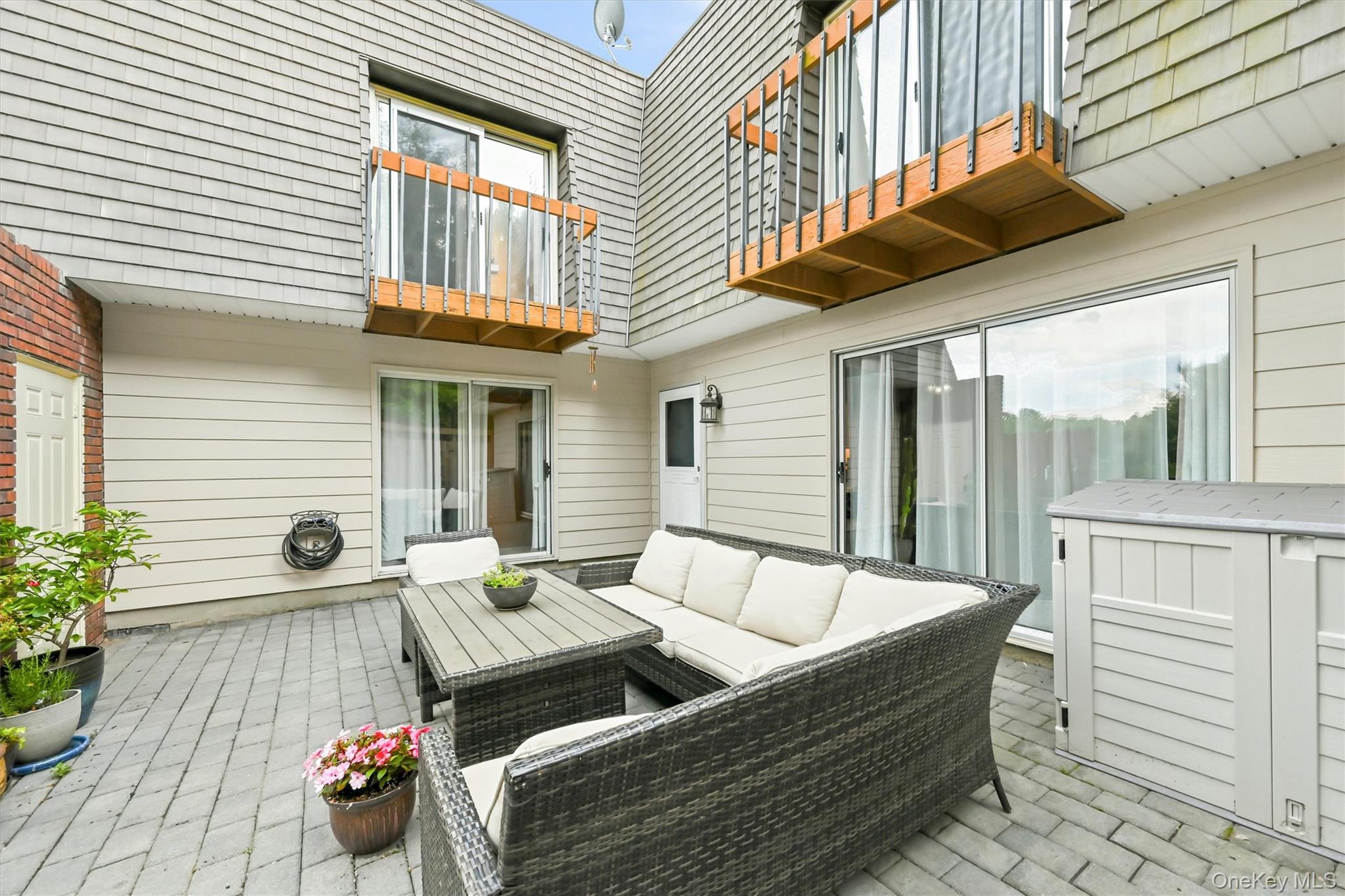 100 Laudaten Way Property Photo 6