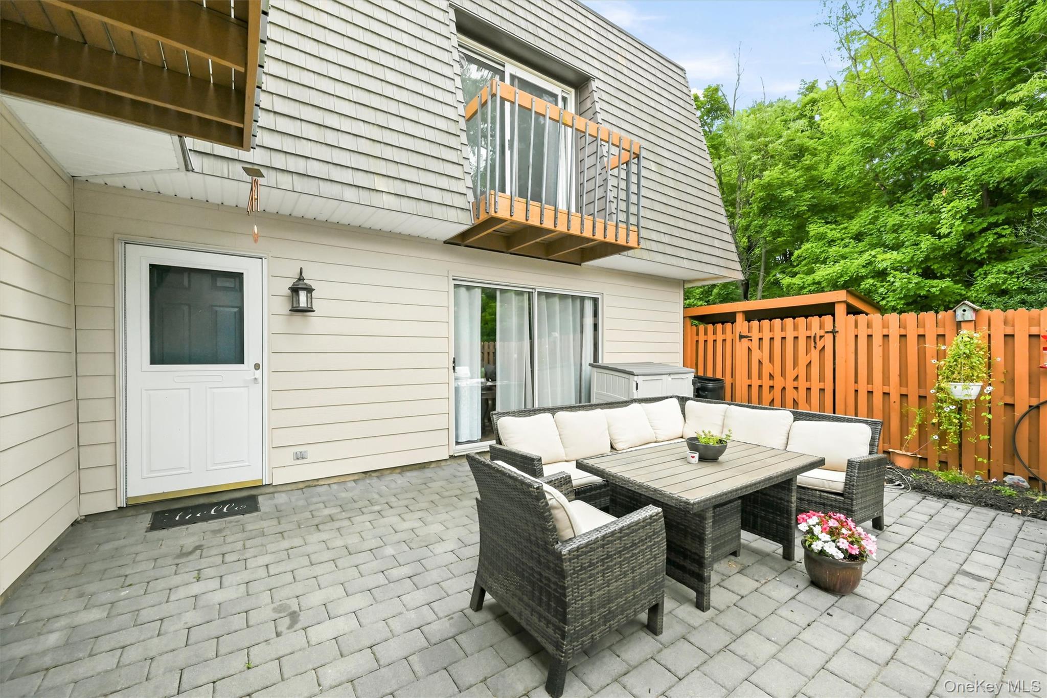 100 Laudaten Way Property Photo 7