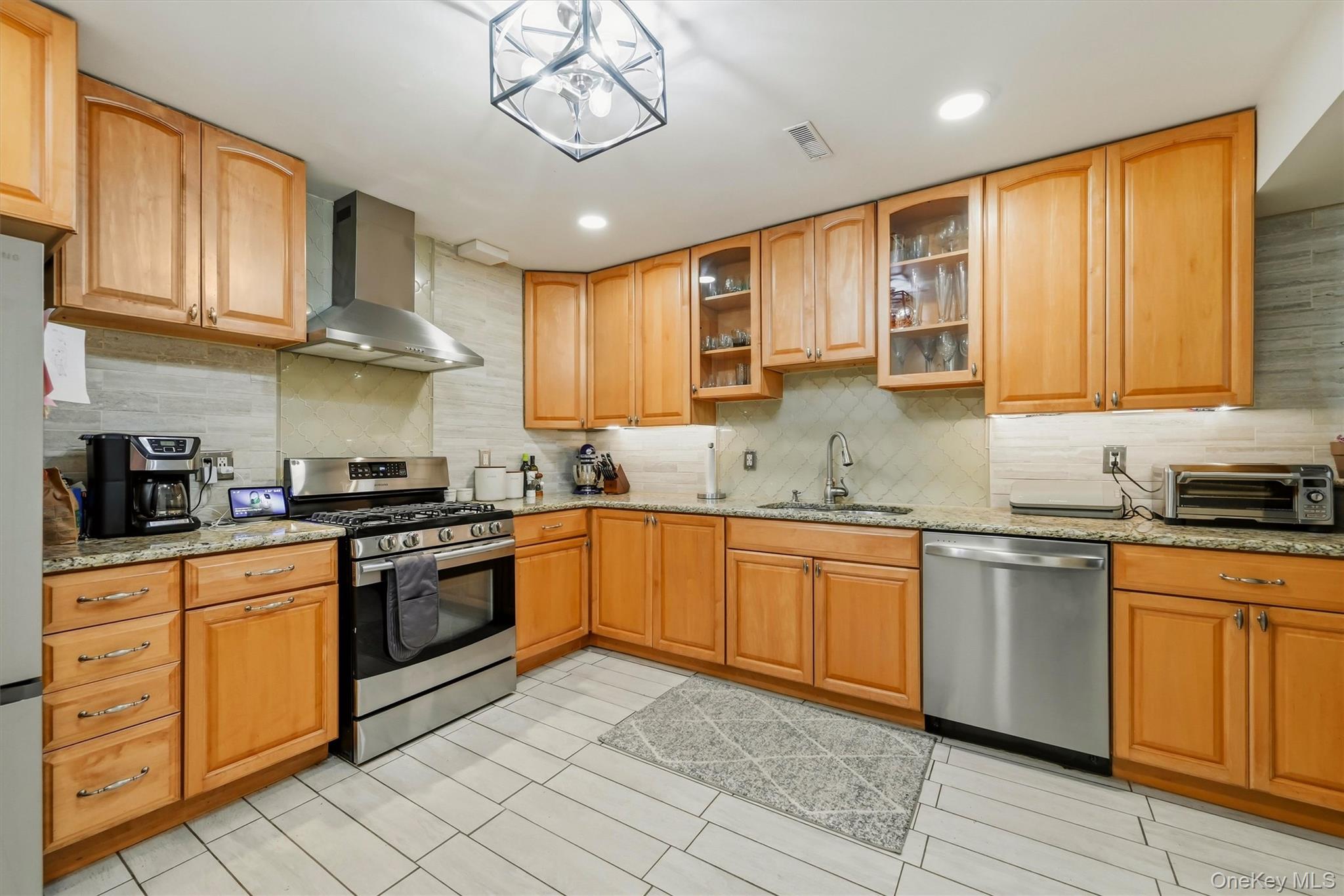 100 Laudaten Way Property Photo 14