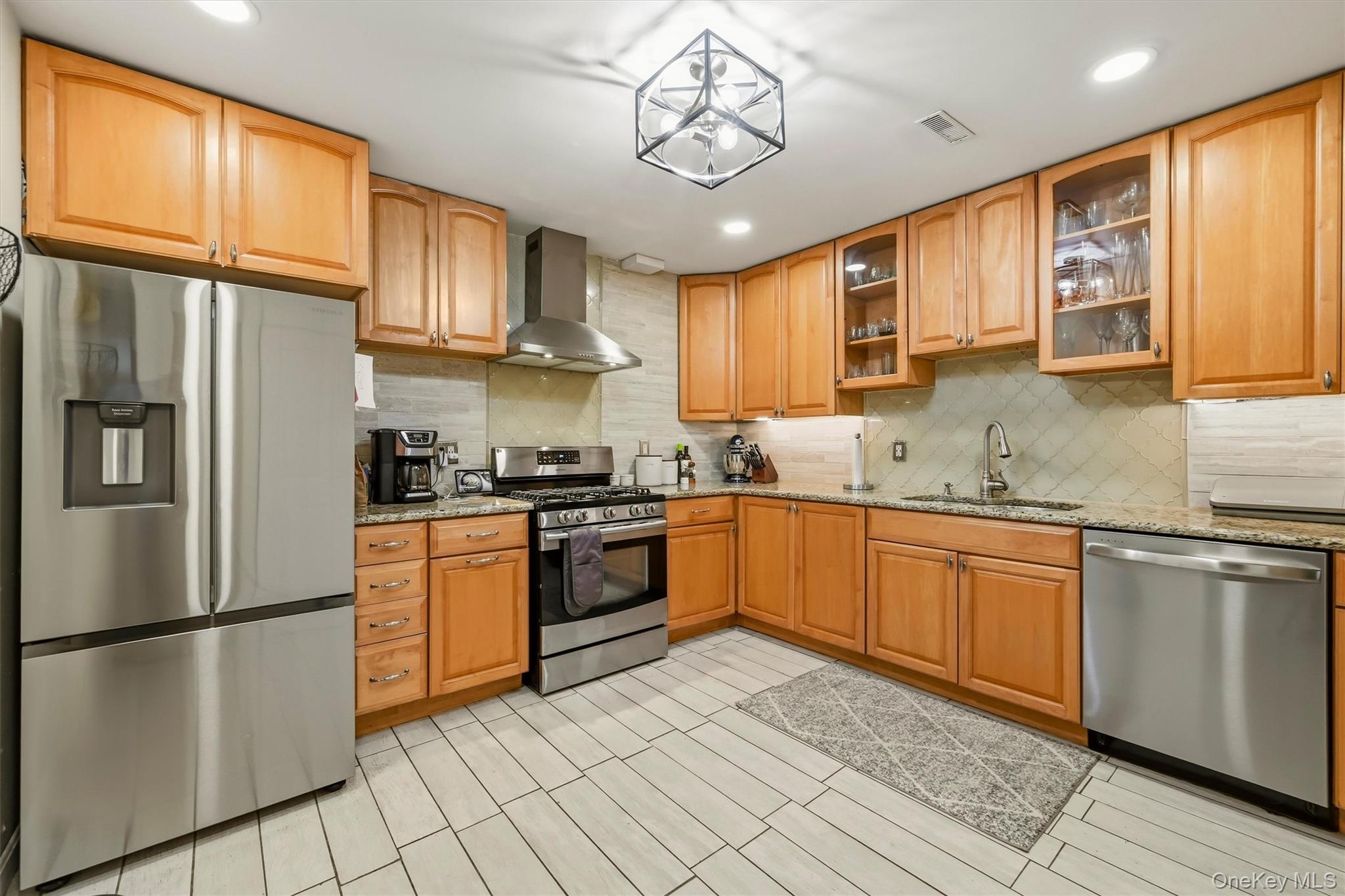 100 Laudaten Way Property Photo 15