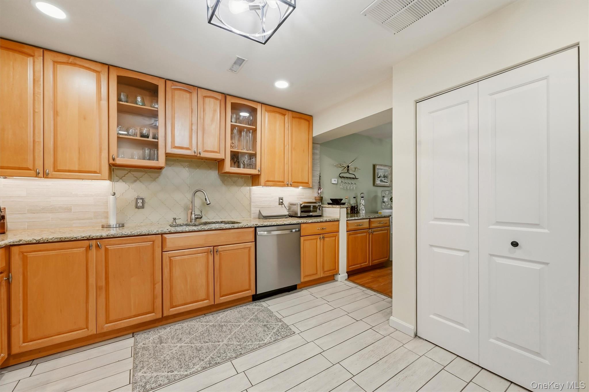 100 Laudaten Way Property Photo 16