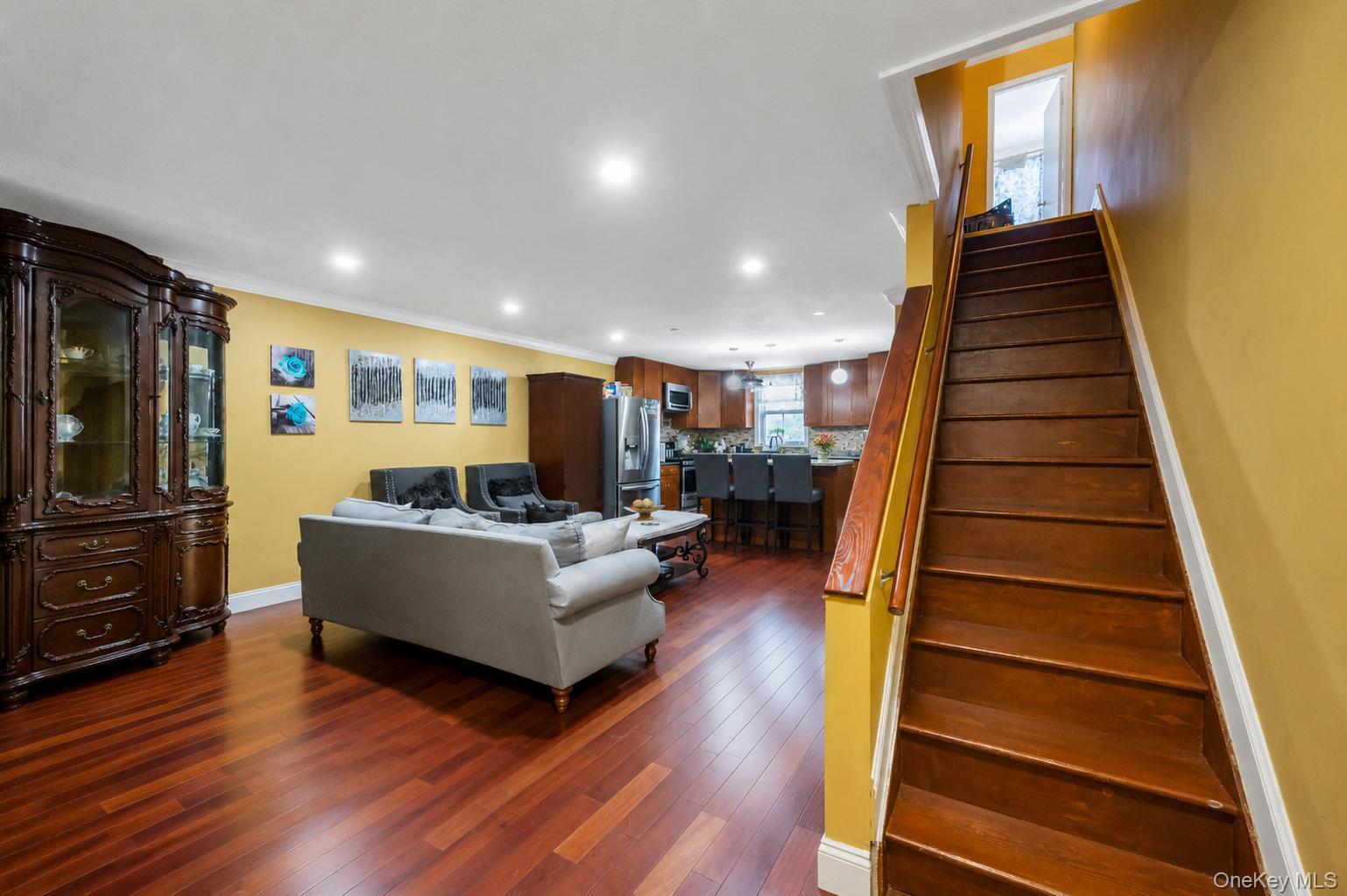 529 Powell Street Property Photo 7