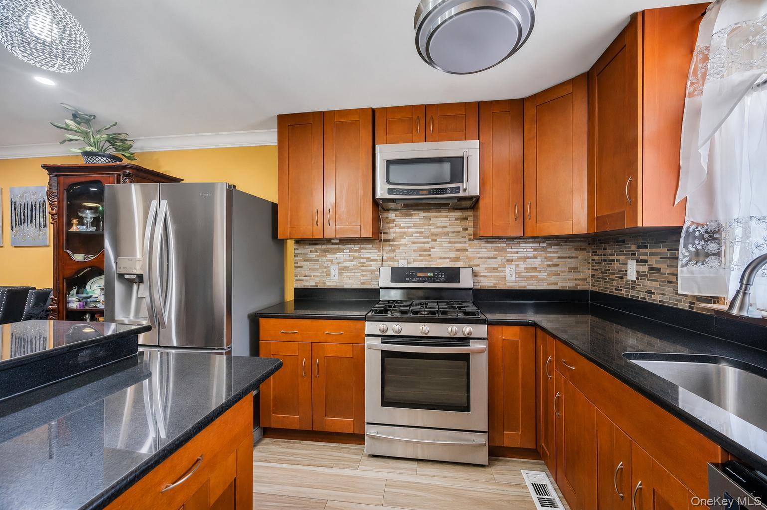 529 Powell Street Property Photo 10