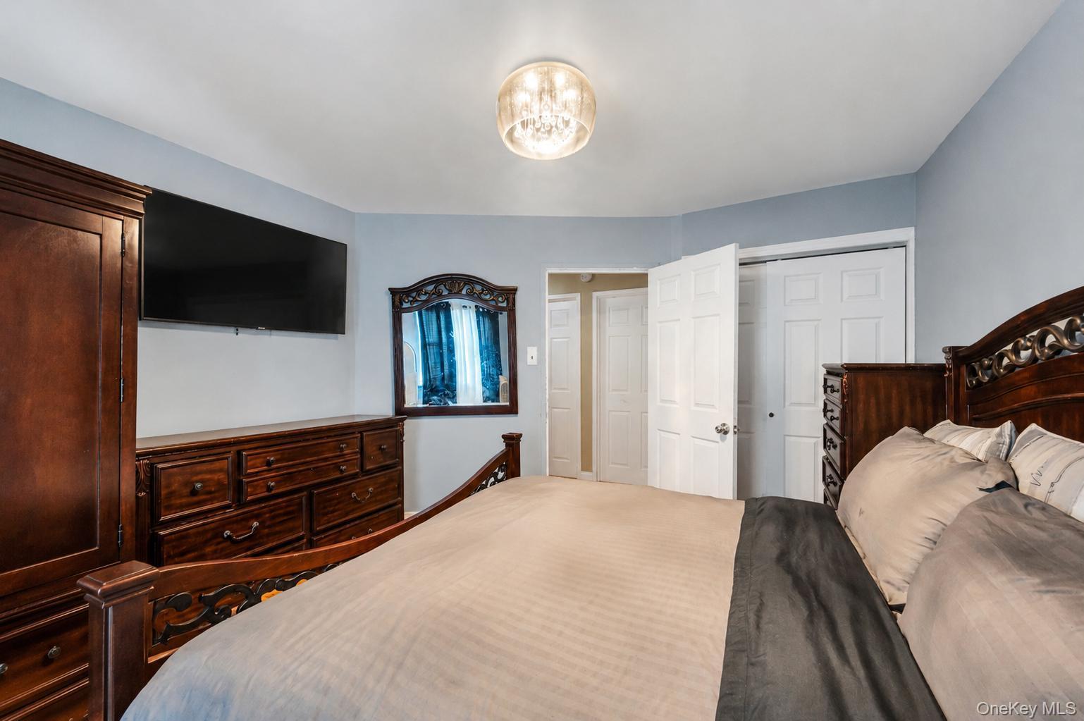 529 Powell Street Property Photo 13