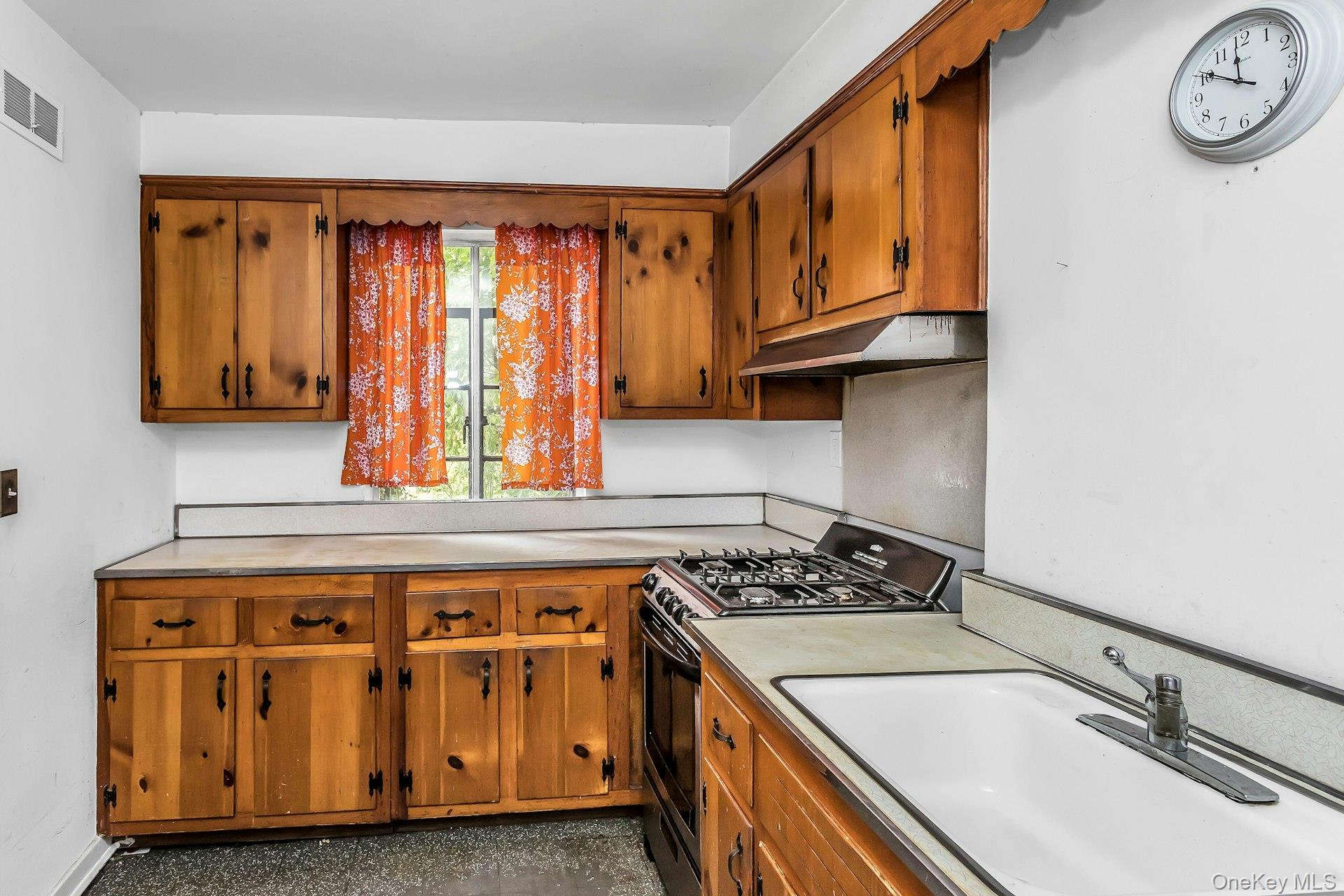 12-08 152nd Street Property Photo 8