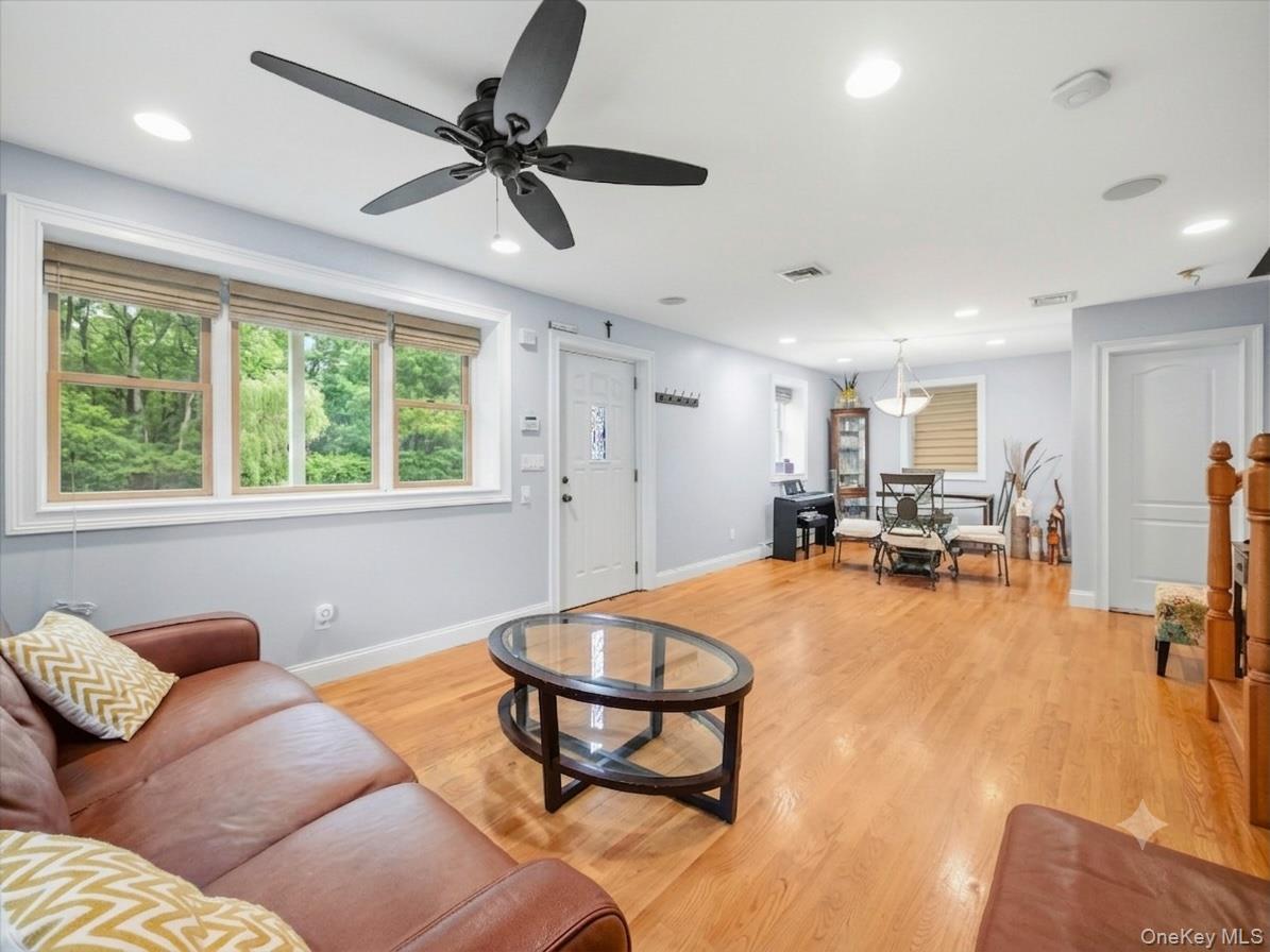 2 Hempstead Lane Property Photo 5