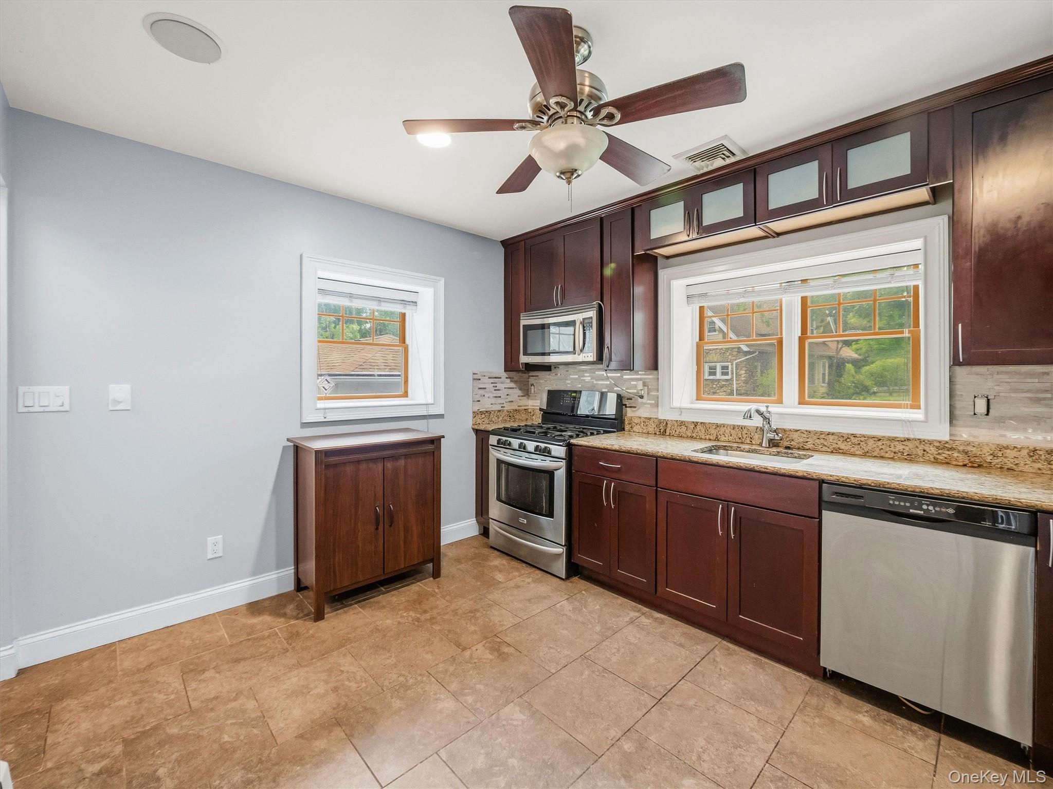 2 Hempstead Lane Property Photo 13