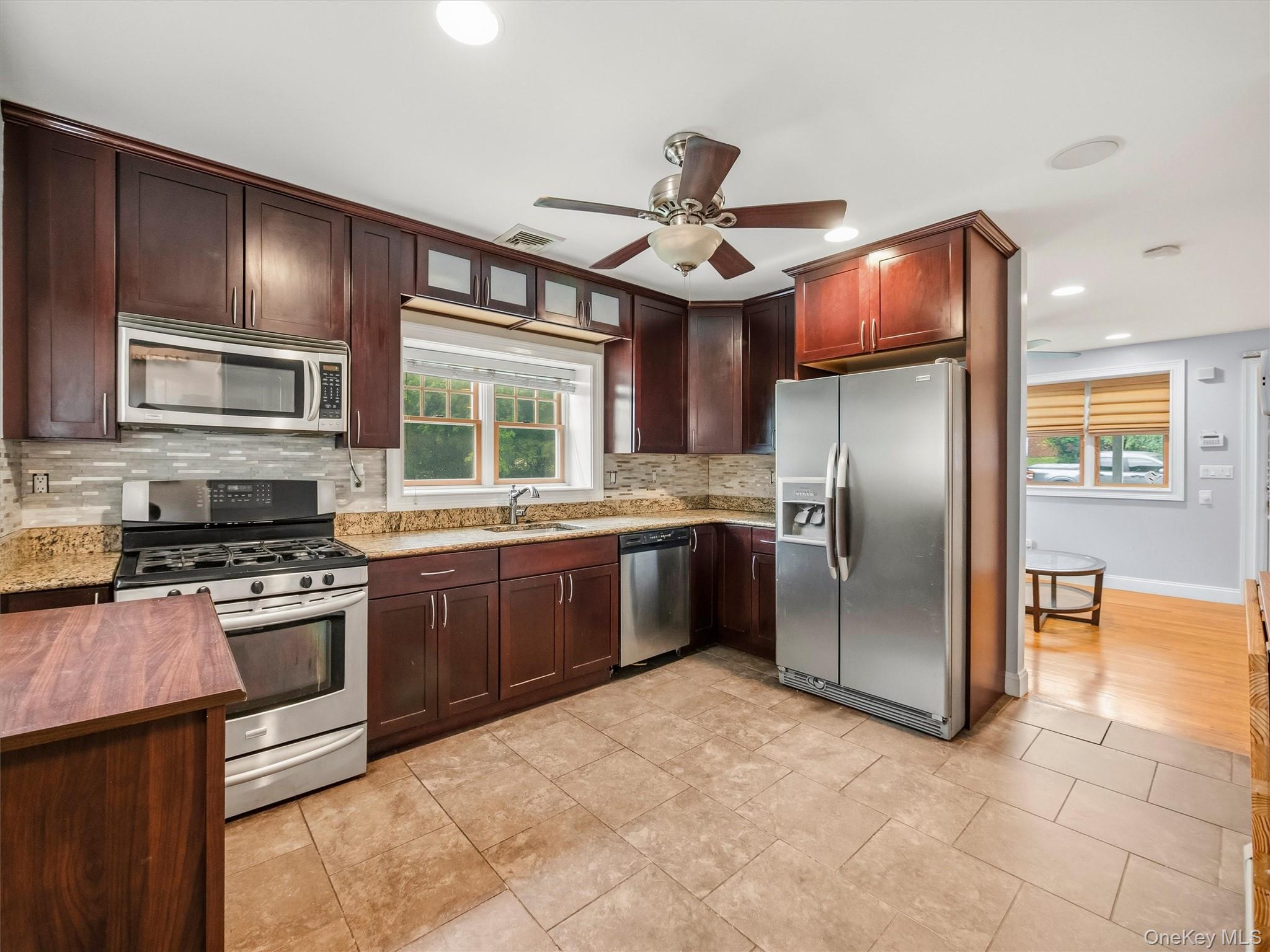 2 Hempstead Lane Property Photo 15