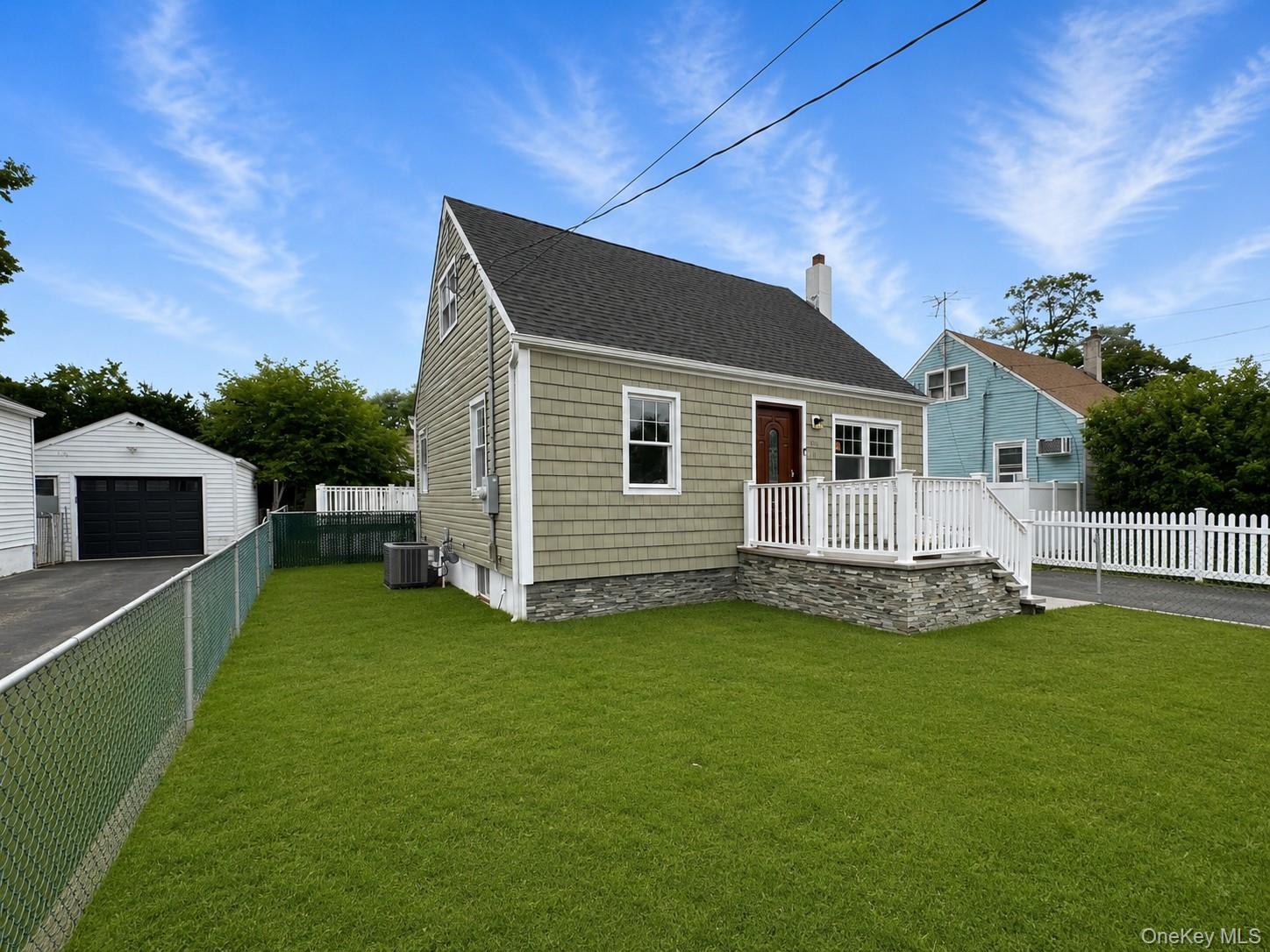 541 N Indiana Avenue Property Photo 3