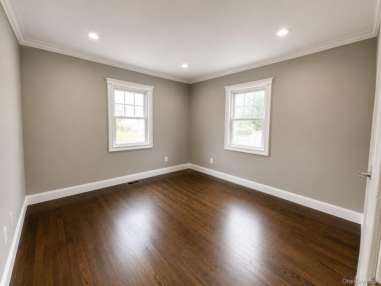 541 N Indiana Avenue Property Photo 14
