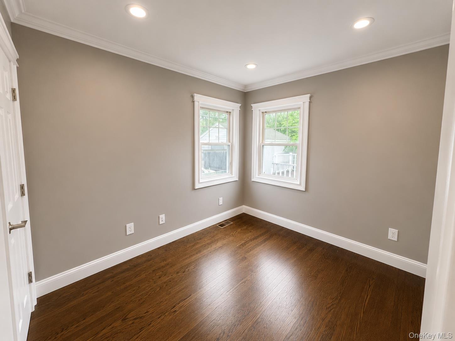 541 N Indiana Avenue Property Photo 15