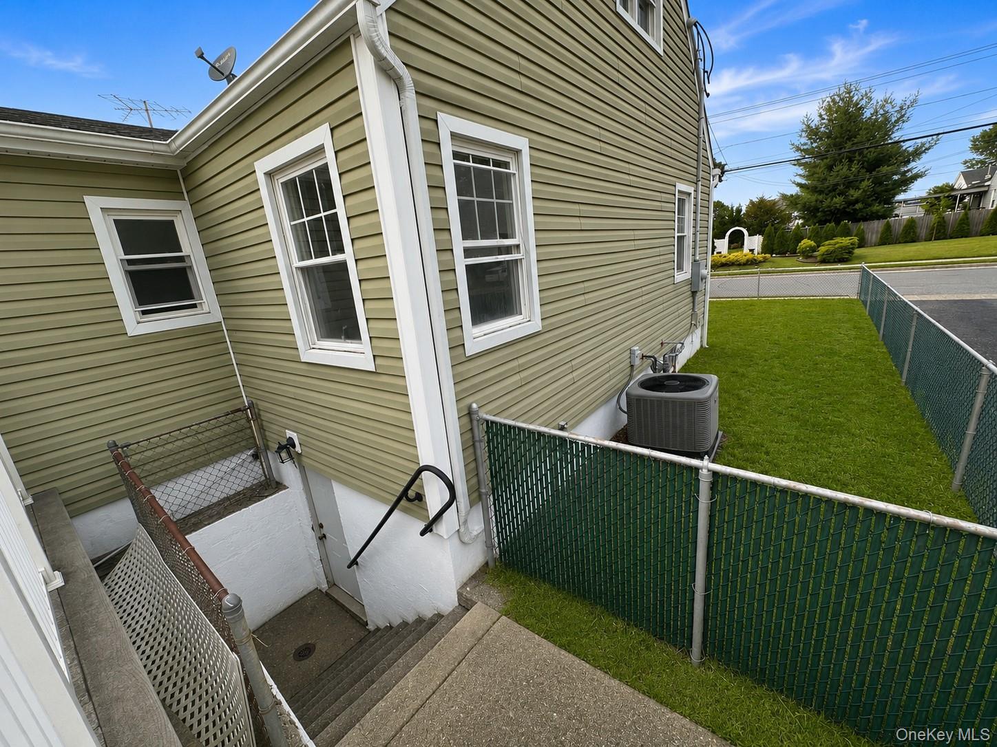 541 N Indiana Avenue Property Photo 25