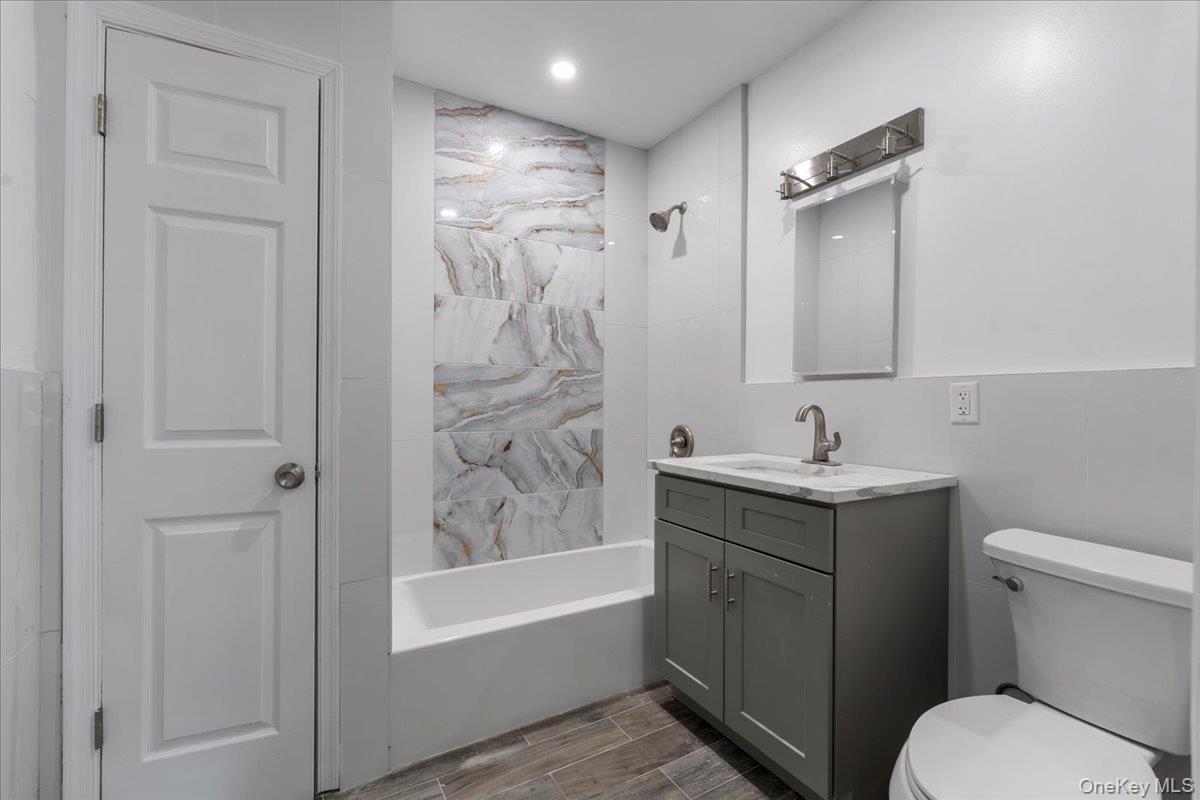 324 Eldert Street 3b Property Photo 4