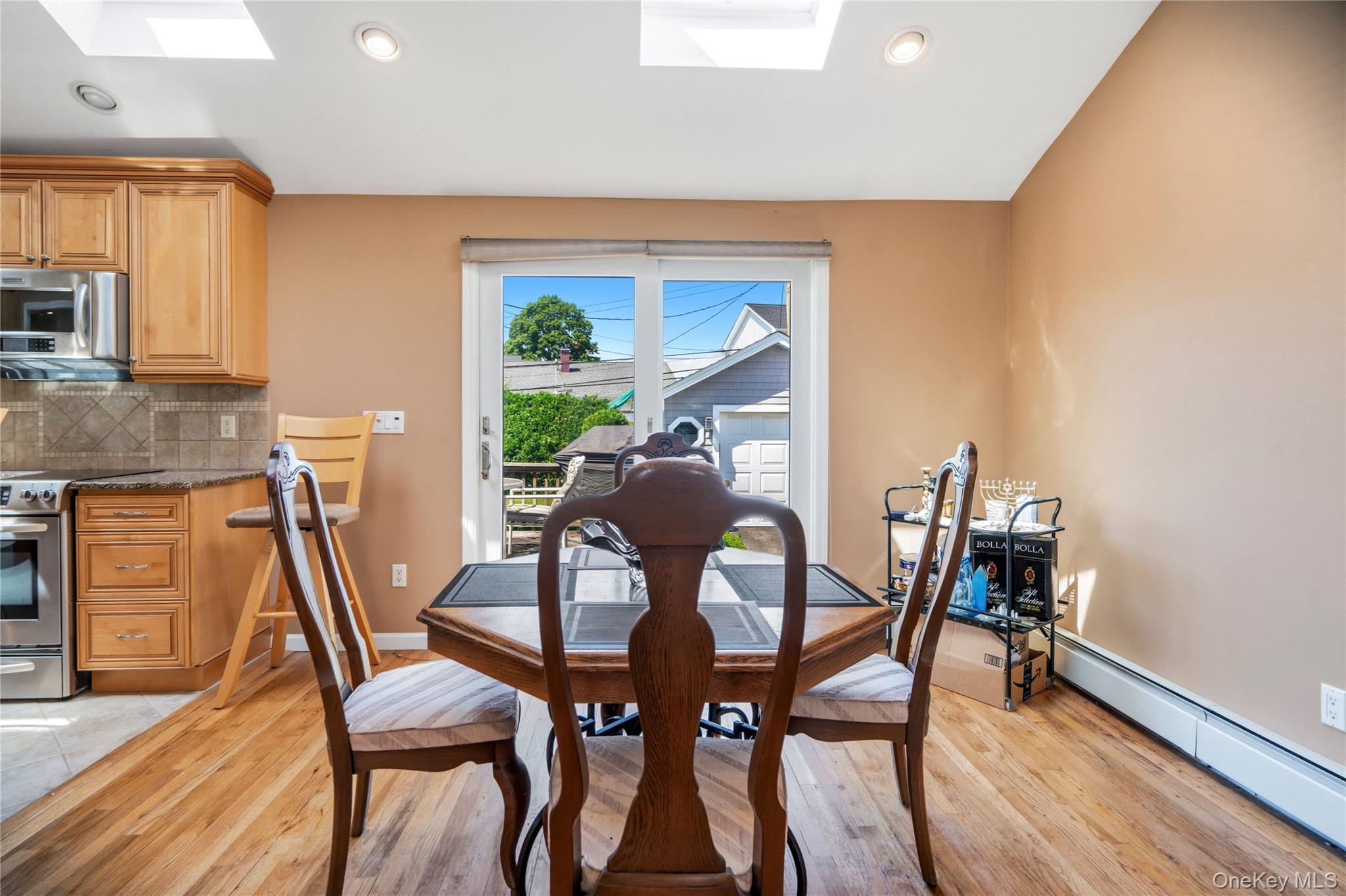 678 Carlyle Avenue Property Photo 8