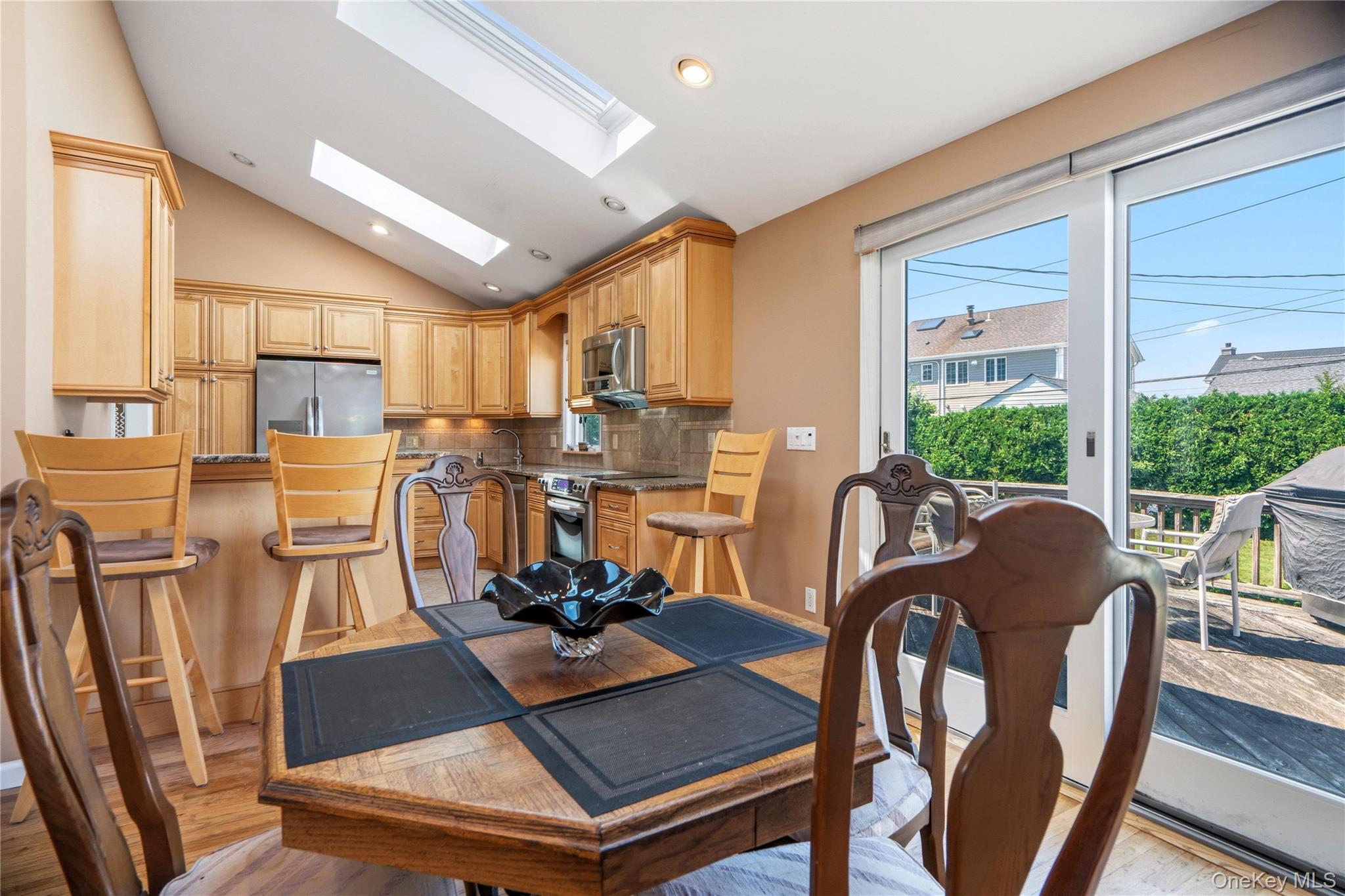 678 Carlyle Avenue Property Photo 9