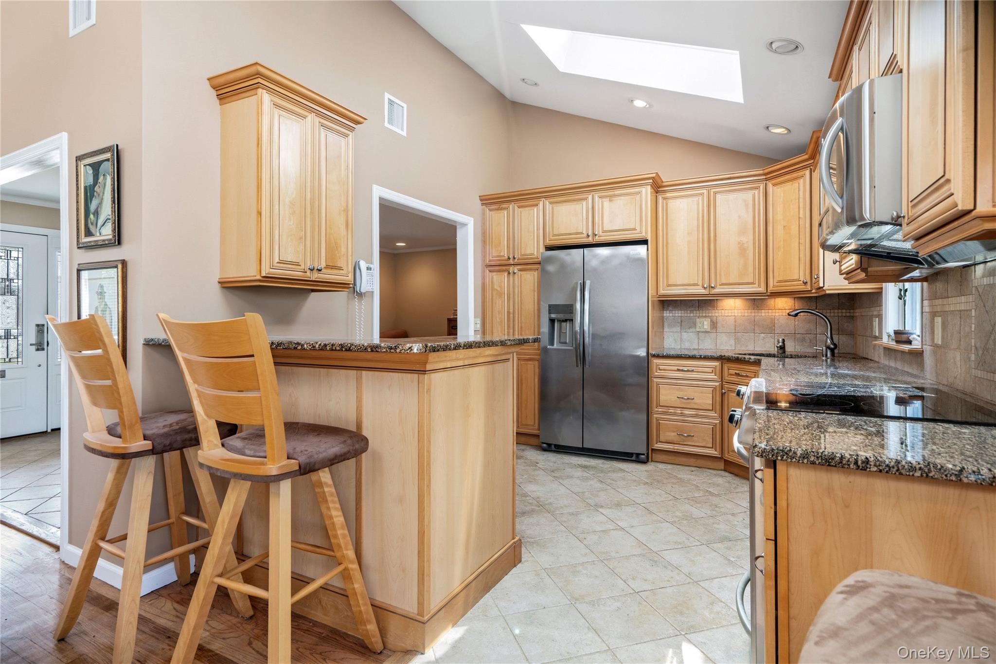678 Carlyle Avenue Property Photo 10