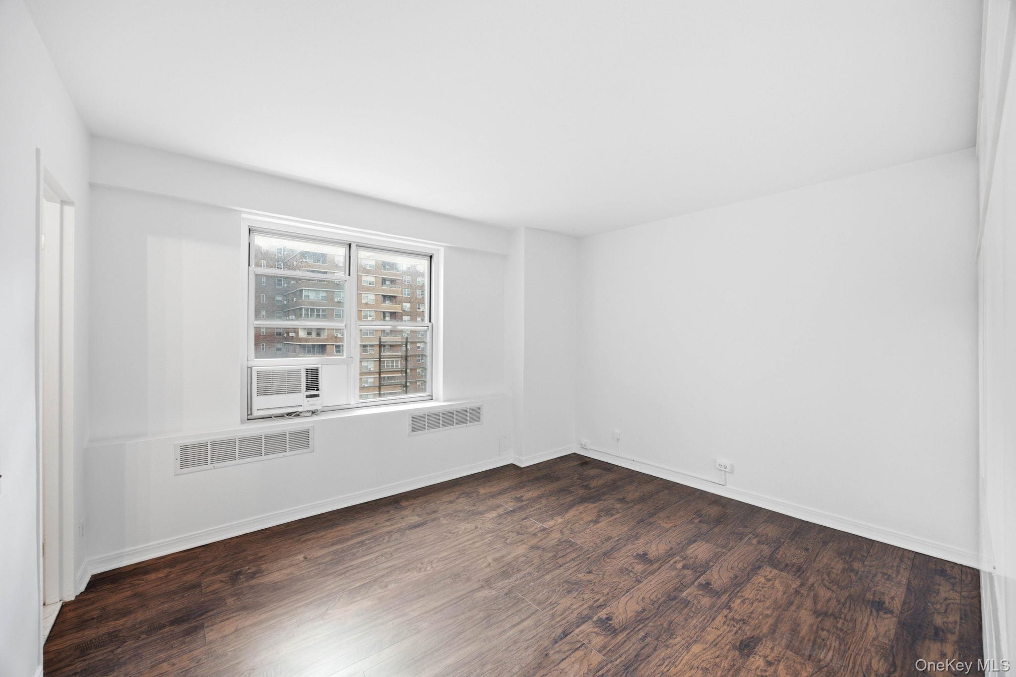 575 Grand Street E1505 Property Photo 15