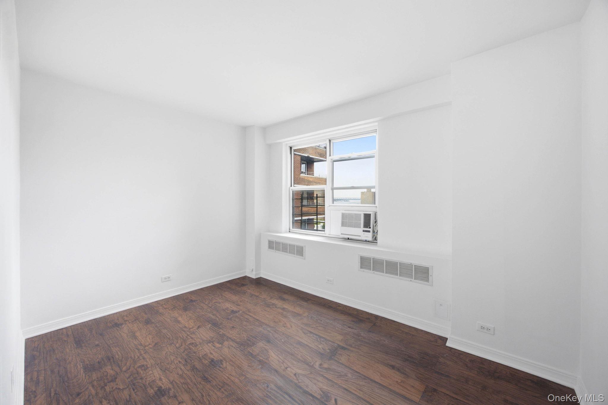 575 Grand Street E1505 Property Photo 18