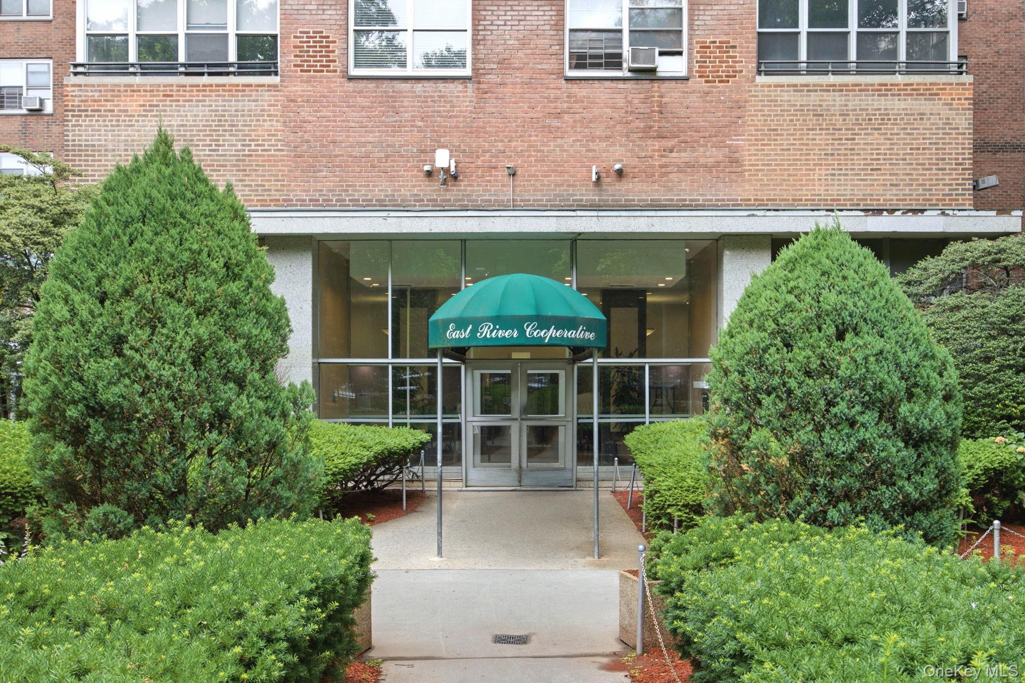 575 Grand Street E1505 Property Photo 29