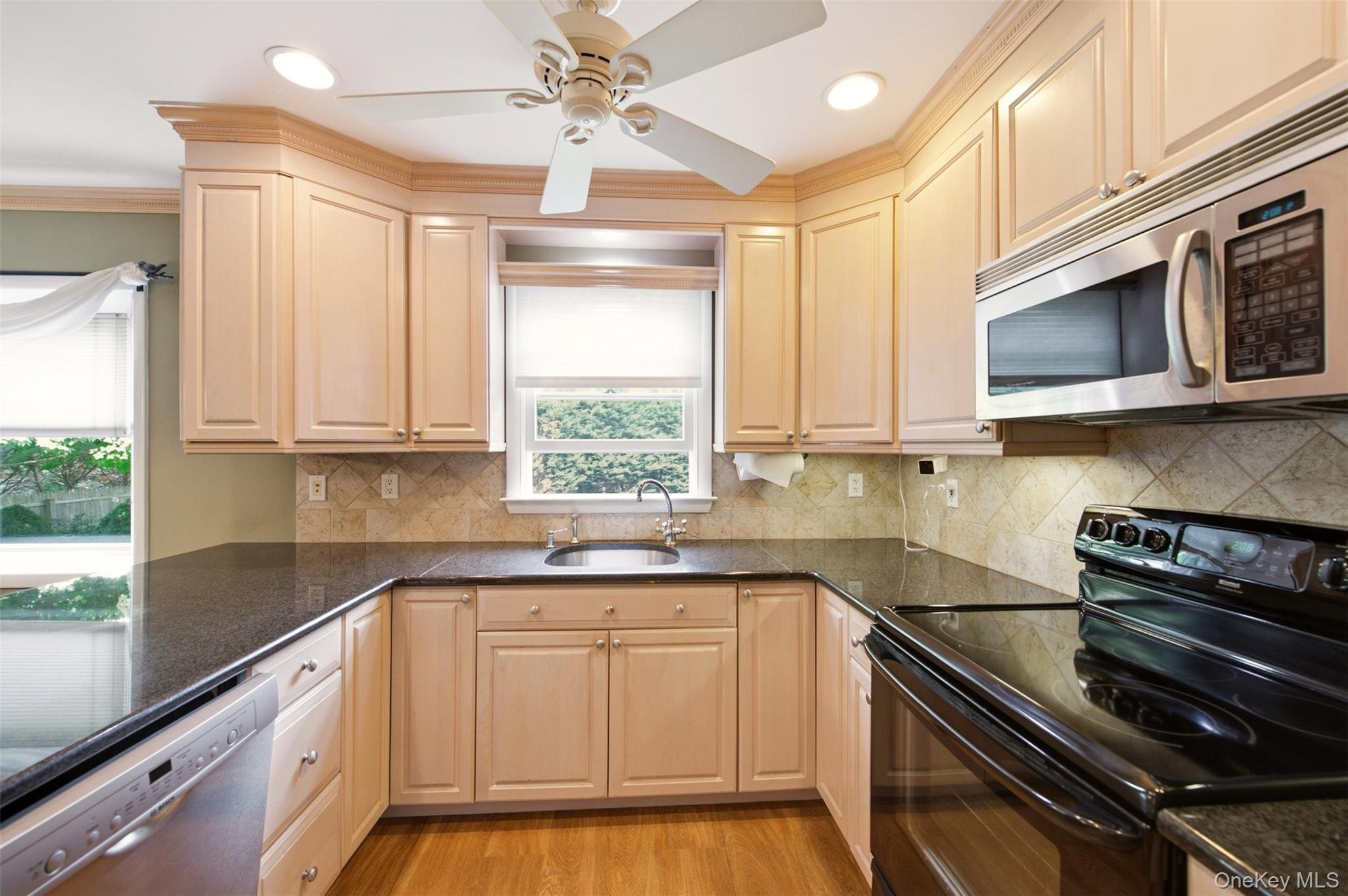2 Ottawa Avenue Property Photo 4