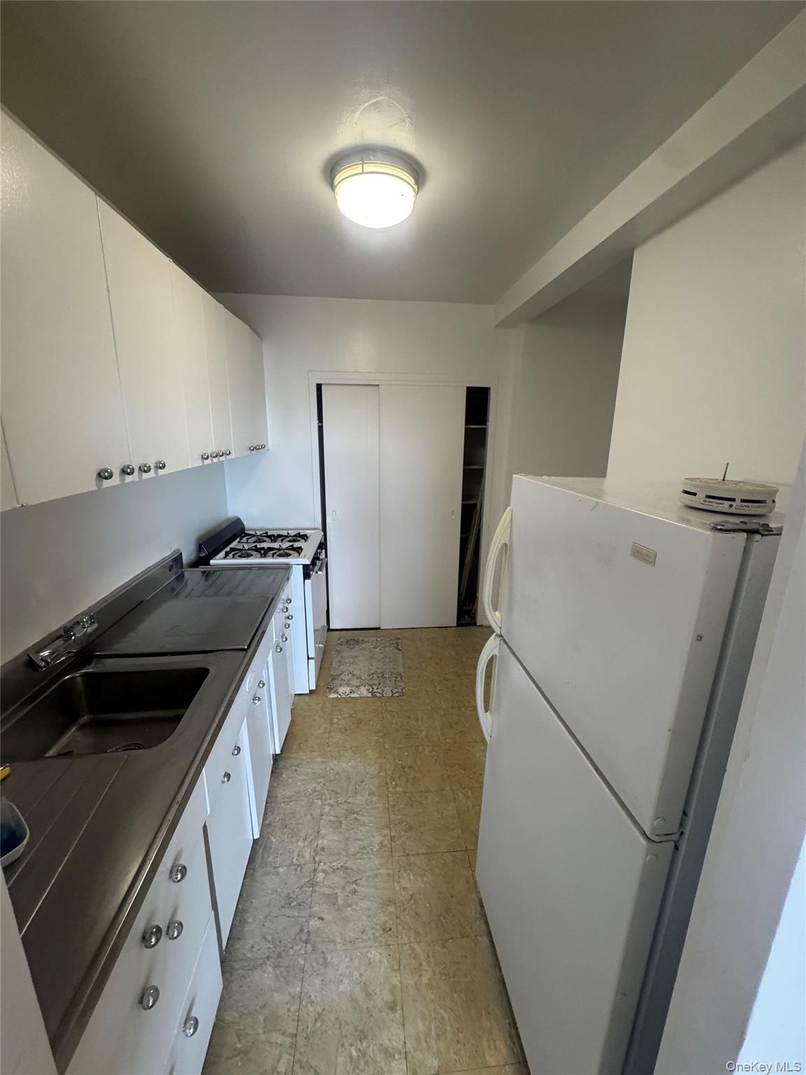 4 Fordham Hill Oval 7h Property Photo 5