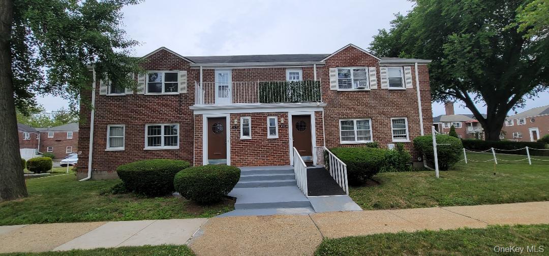 13178 Laurelton Parkway Upper Property Photo 1