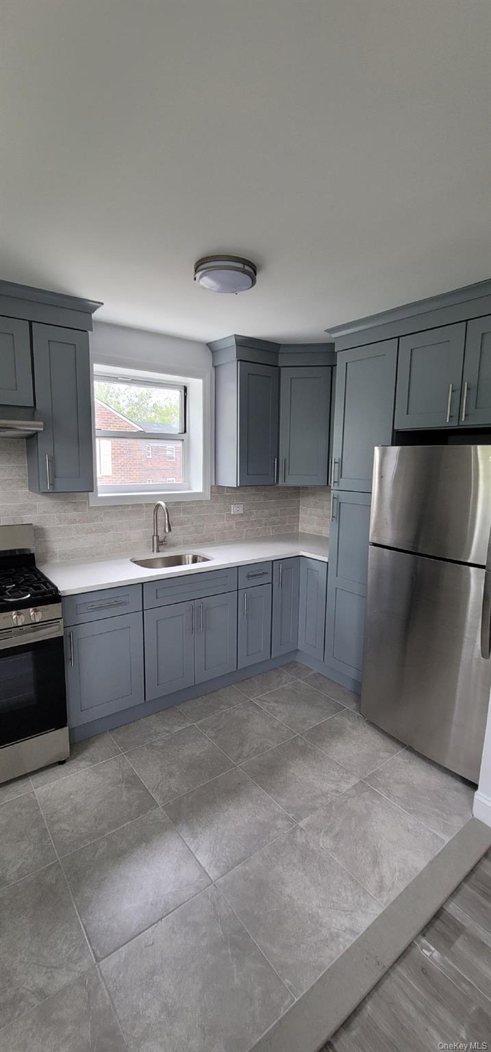 13178 Laurelton Parkway Upper Property Photo 3