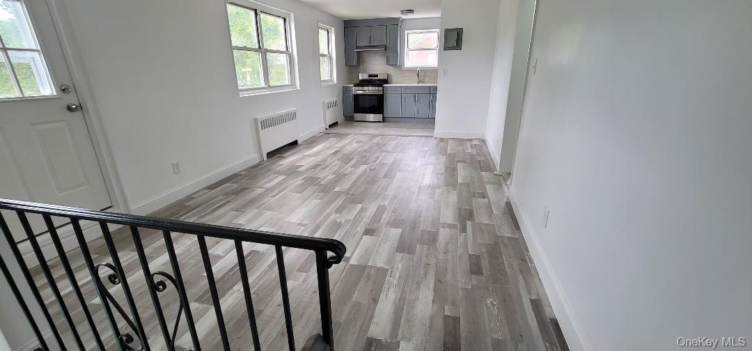 13178 Laurelton Parkway Upper Property Photo 4