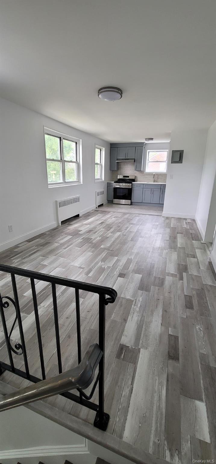 13178 Laurelton Parkway Upper Property Photo 5