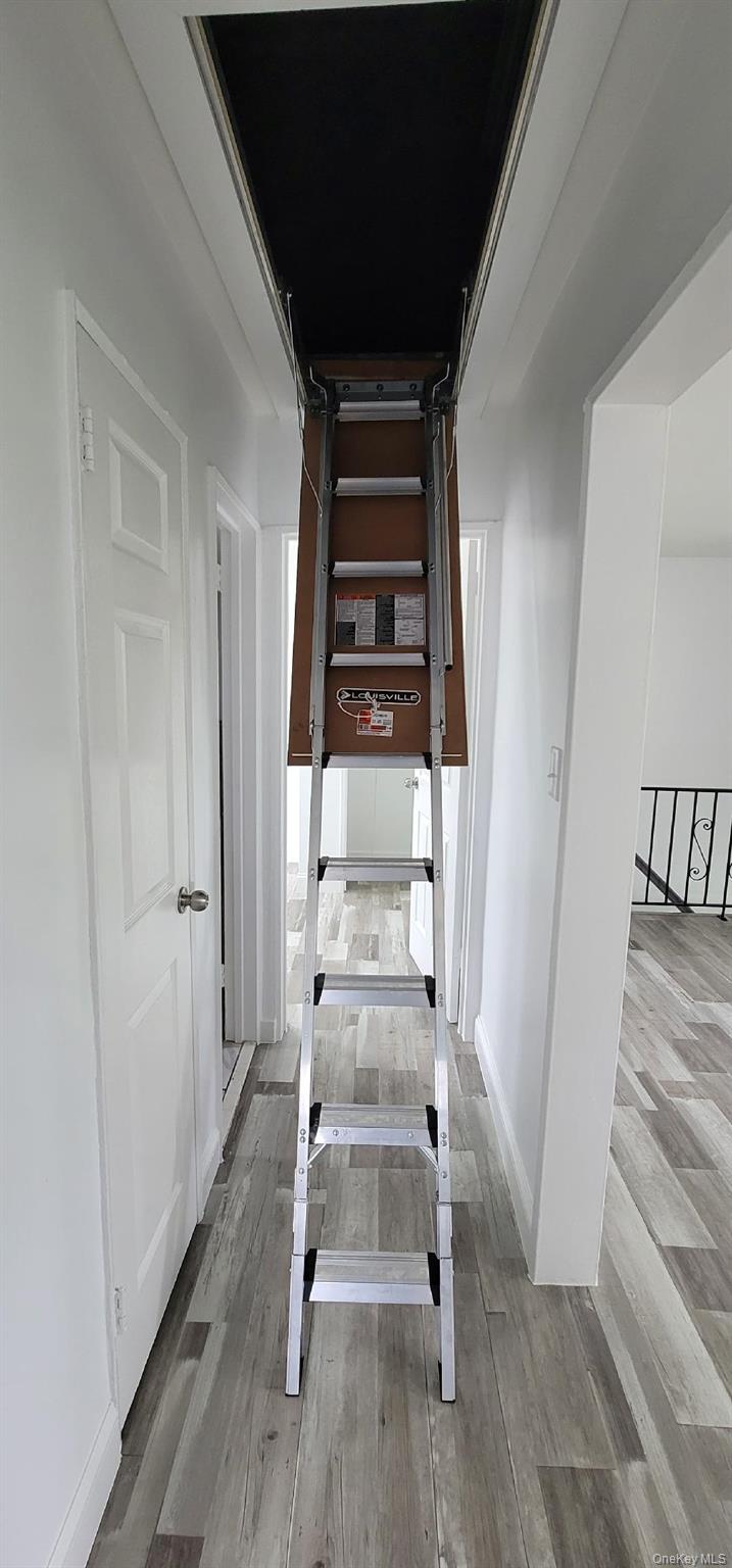 13178 Laurelton Parkway Upper Property Photo 8