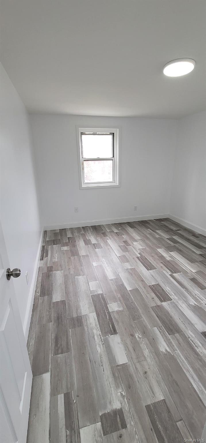 13178 Laurelton Parkway Upper Property Photo 10