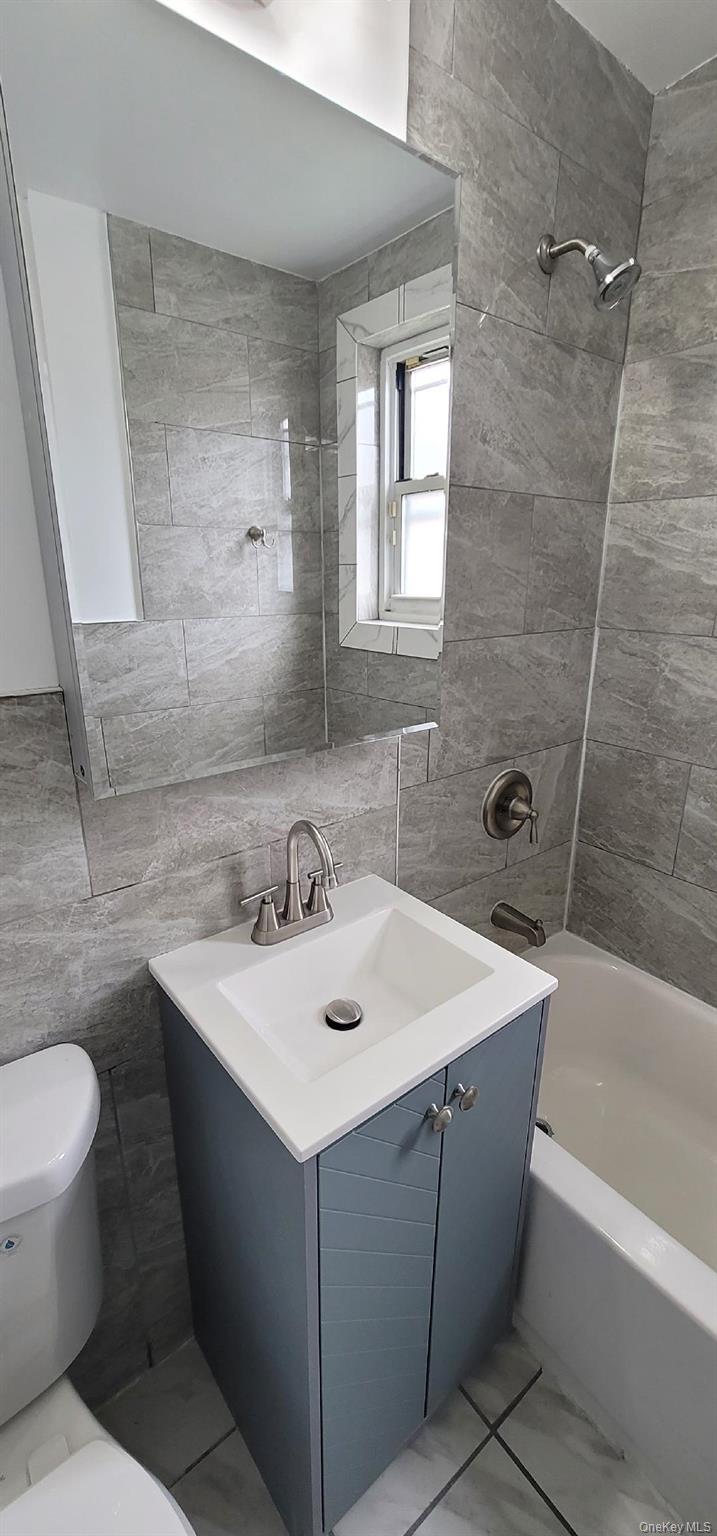13178 Laurelton Parkway Upper Property Photo 14
