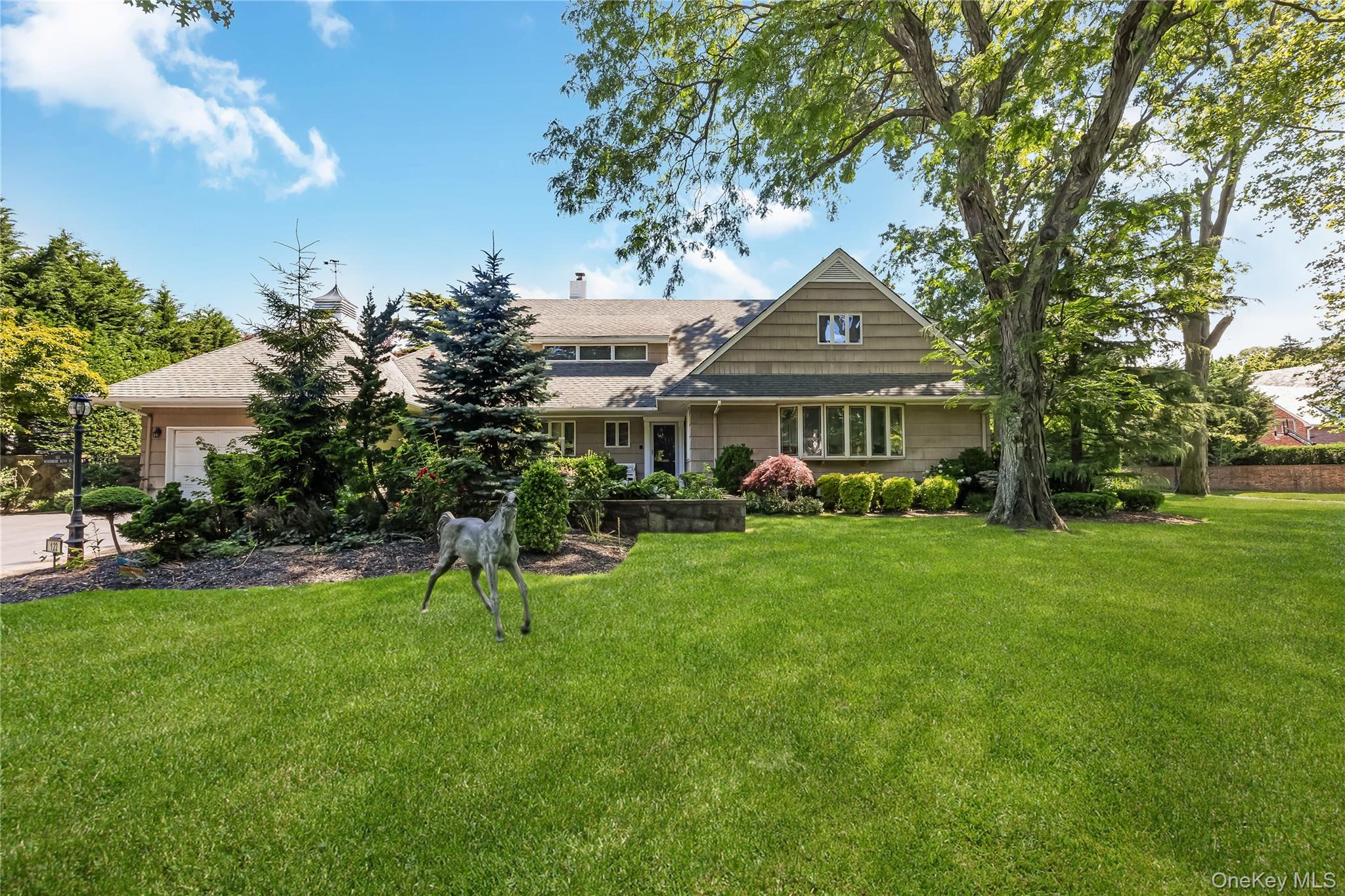 122 Woodmere Boulevard Property Photo 1
