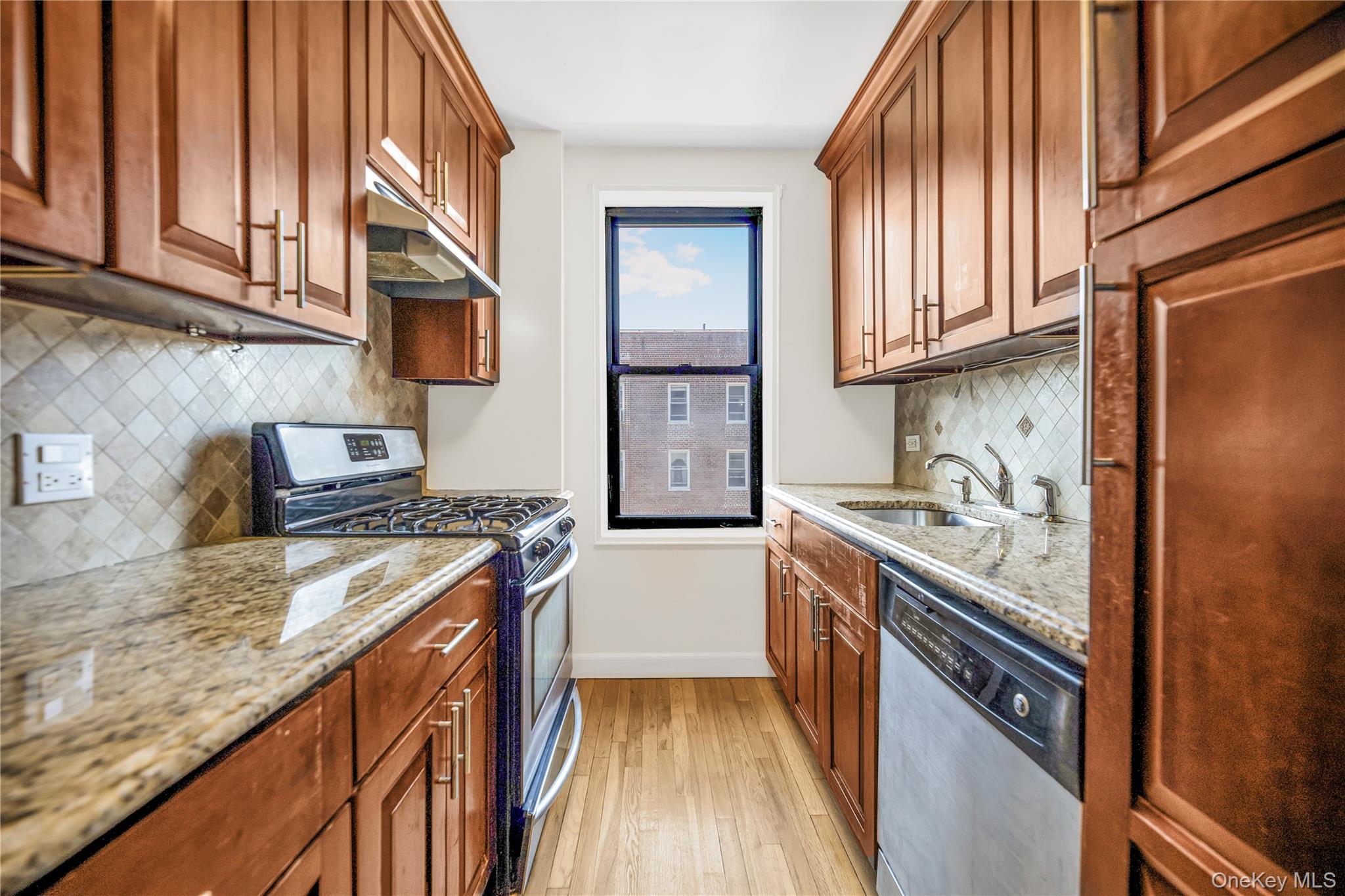 525 W 235th Street 6e Property Photo 8
