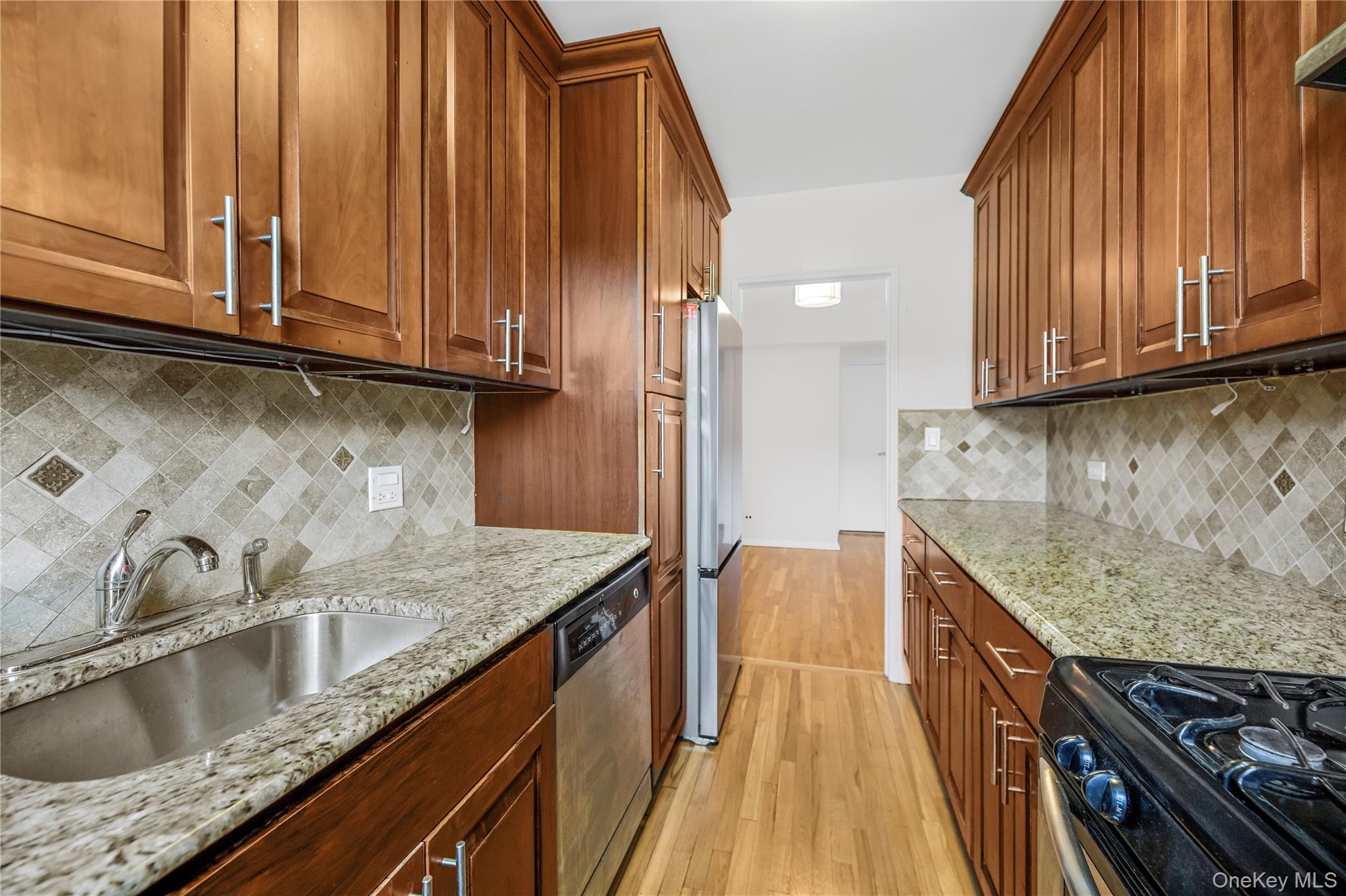 525 W 235th Street 6e Property Photo 9
