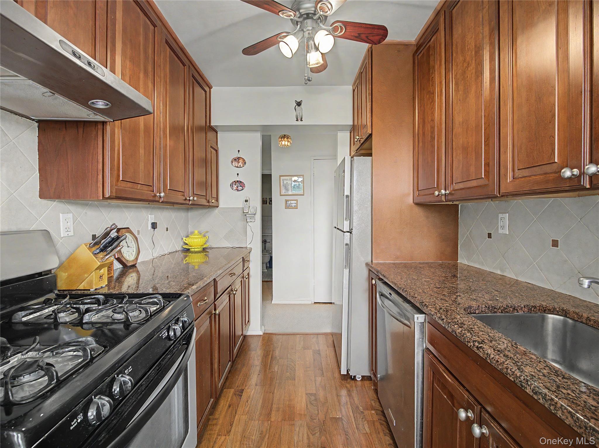 11 Balint 551 Property Photo 11