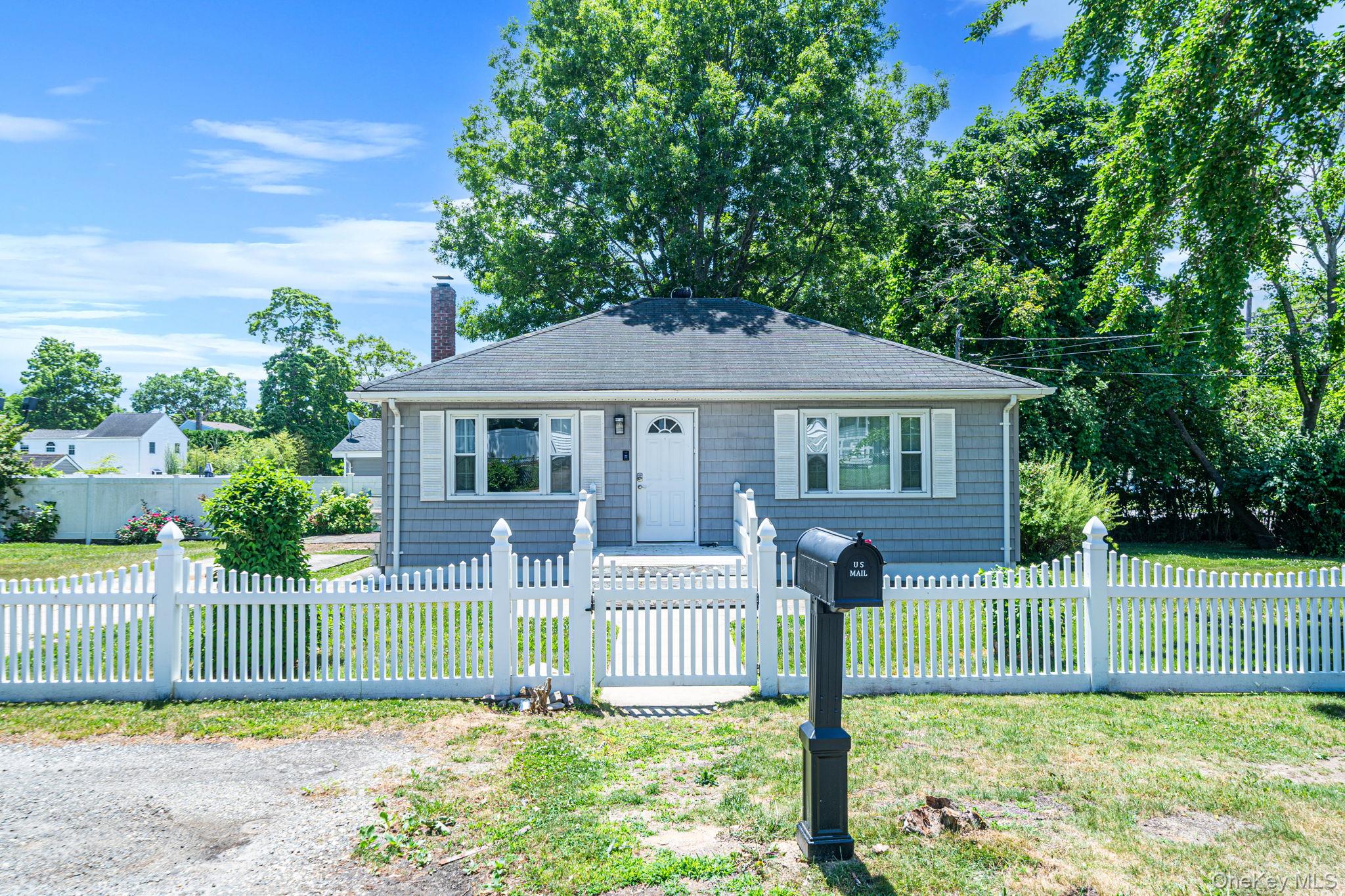 14 Pinelawn Avenue Property Photo 1