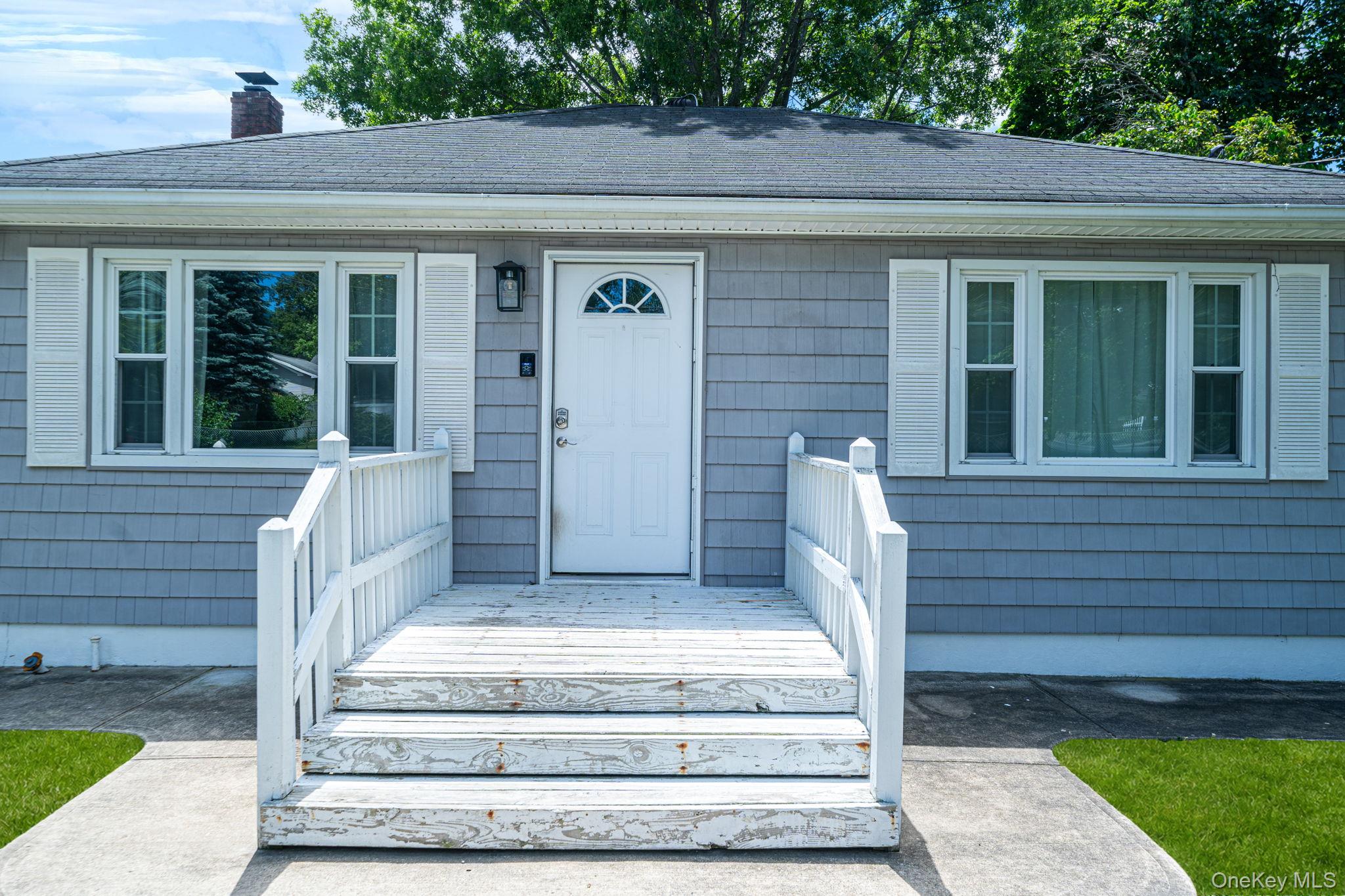 14 Pinelawn Avenue Property Photo 2