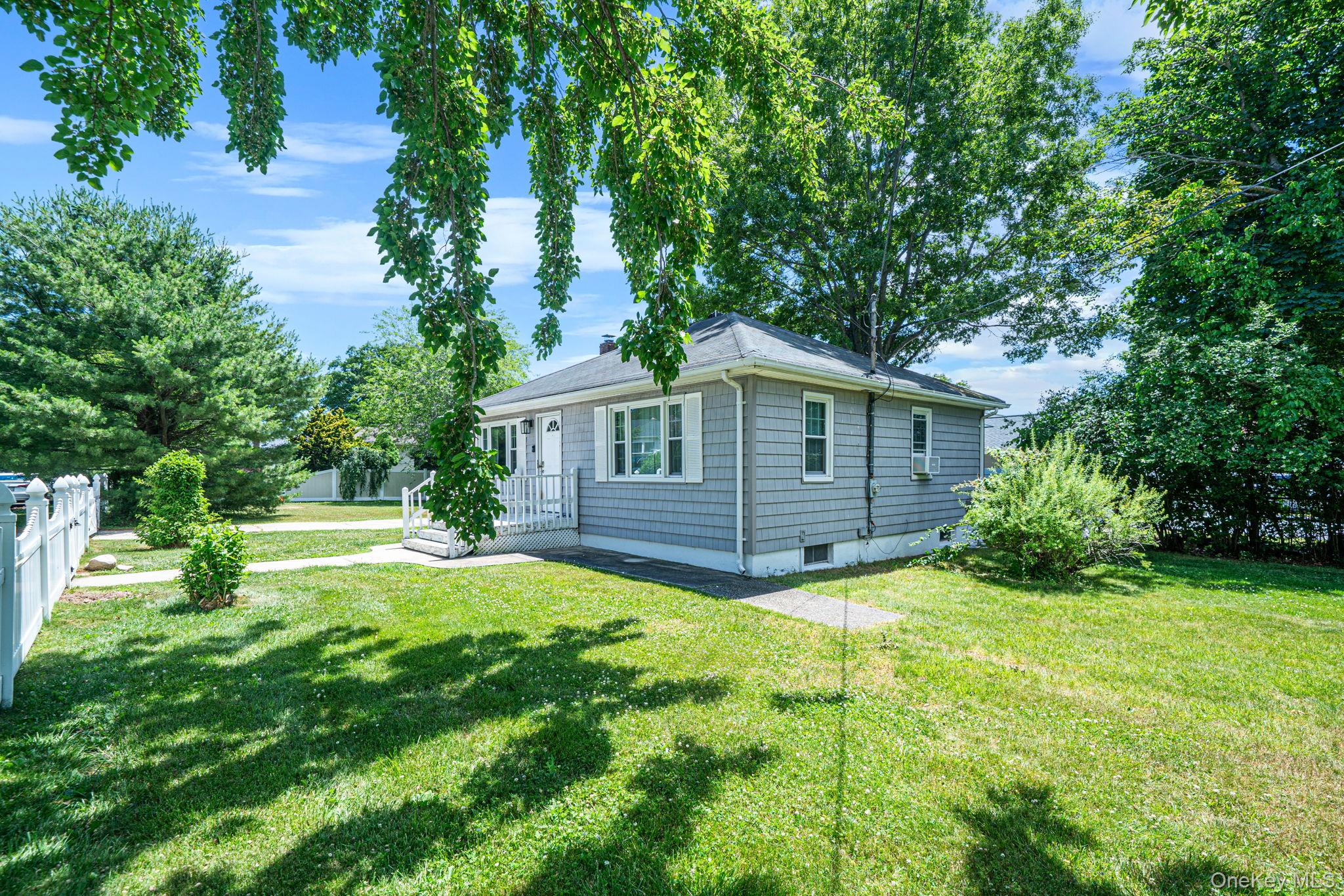 14 Pinelawn Avenue Property Photo 5