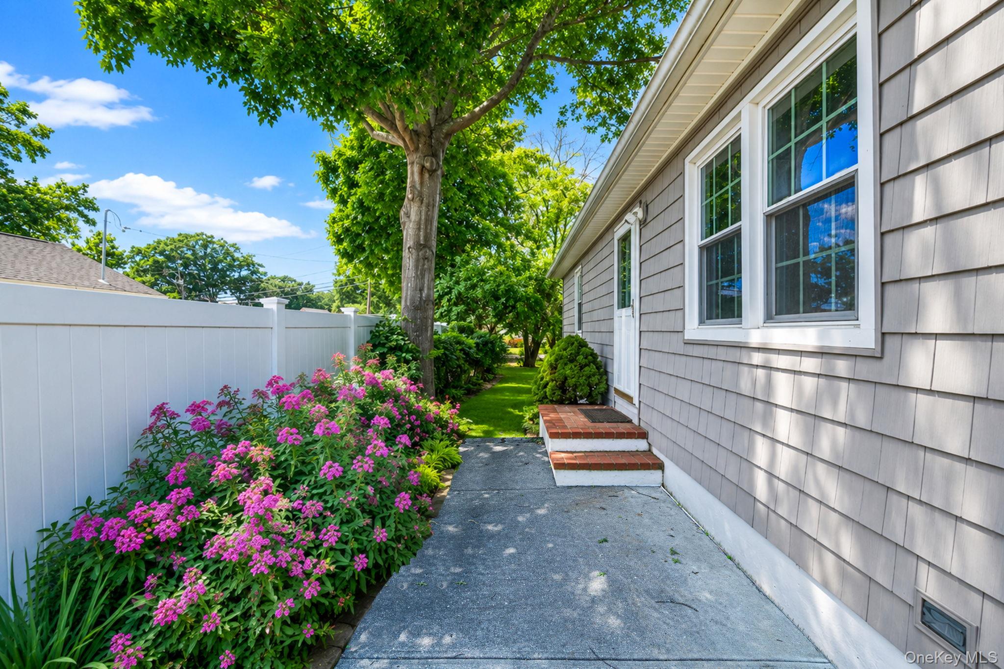 14 Pinelawn Avenue Property Photo 8