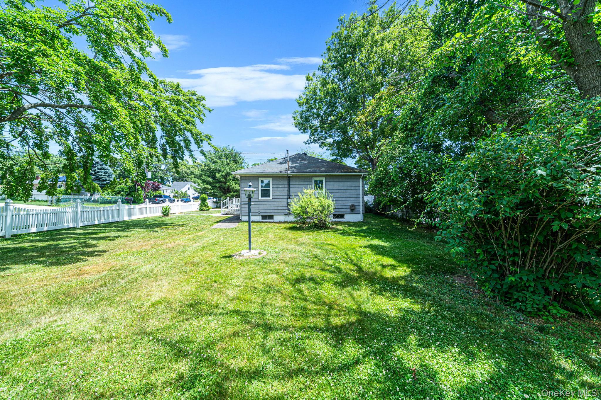14 Pinelawn Avenue Property Photo 9