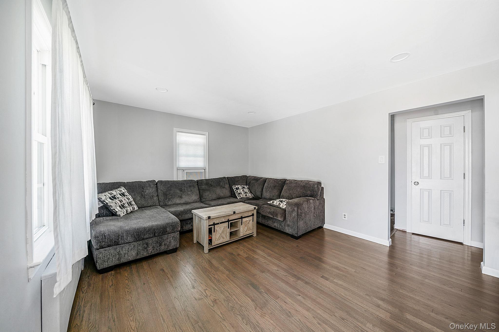 14 Pinelawn Avenue Property Photo 10