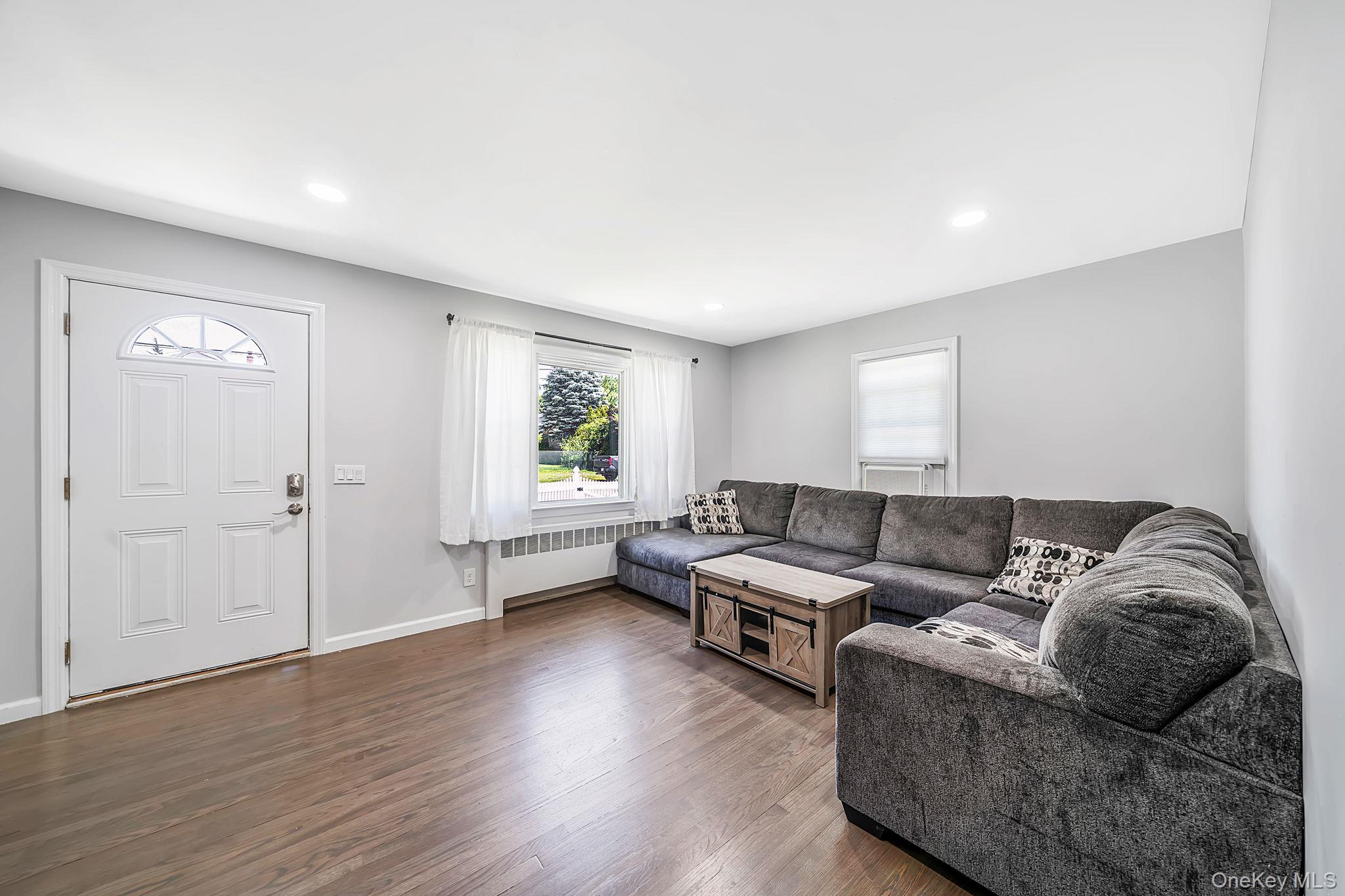 14 Pinelawn Avenue Property Photo 11