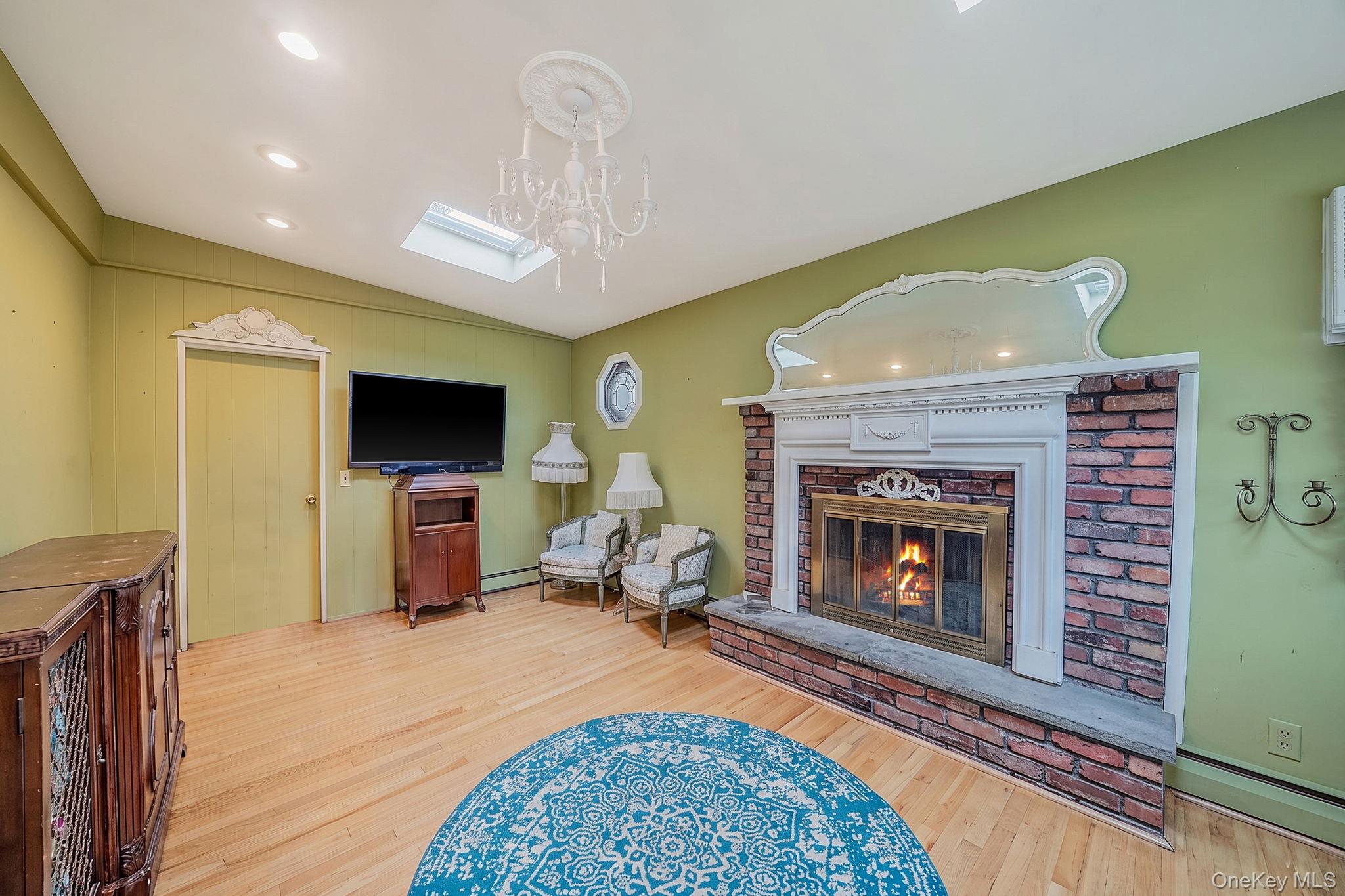 18 E Bay Drive Property Photo 2