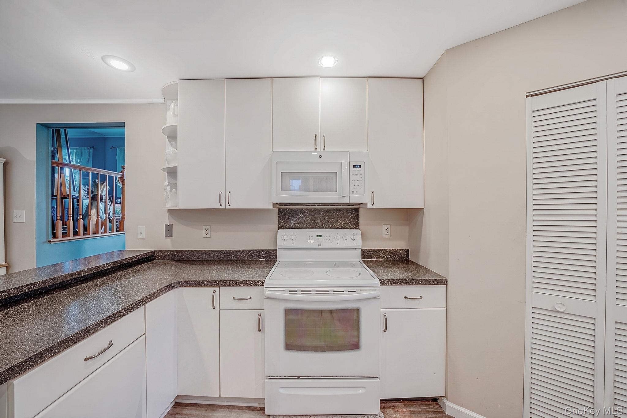 18 E Bay Drive Property Photo 7